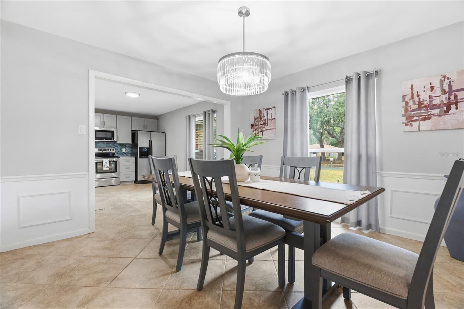 Image 7 of 43 For 223 Royal Oaks Circle