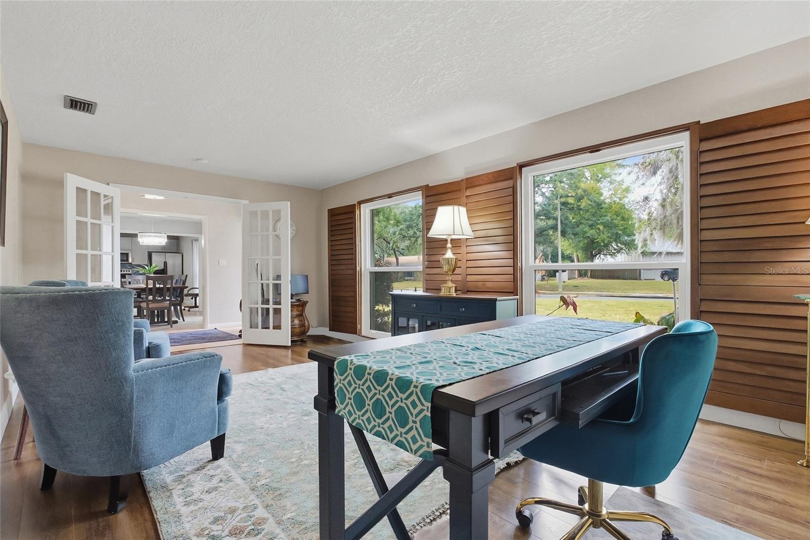 Image 9 of 43 For 223 Royal Oaks Circle