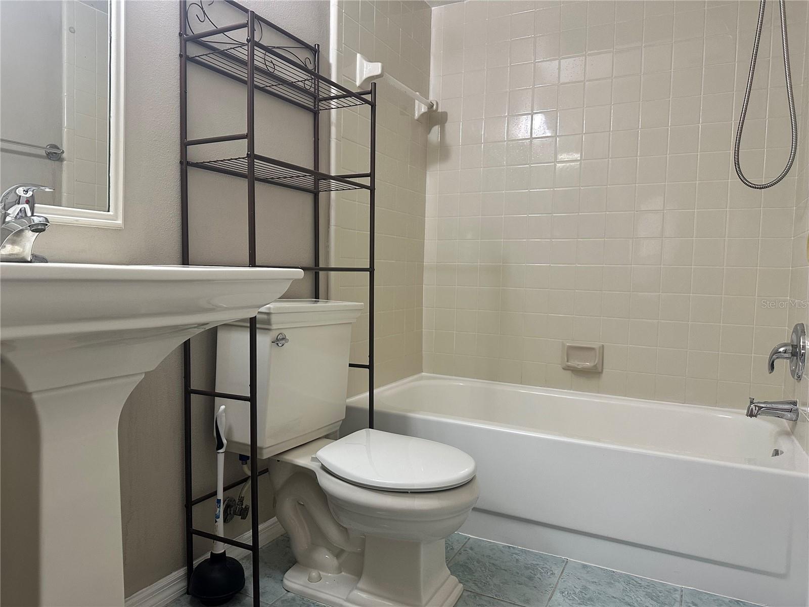 Image 11 of 20 For 1504 Northlake Drive 1504