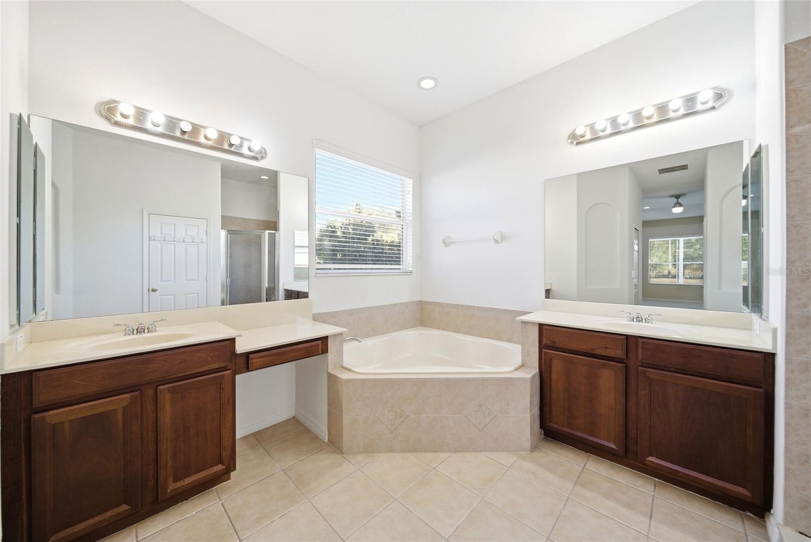 Image 21 of 49 For 1734 Palmerston Circle