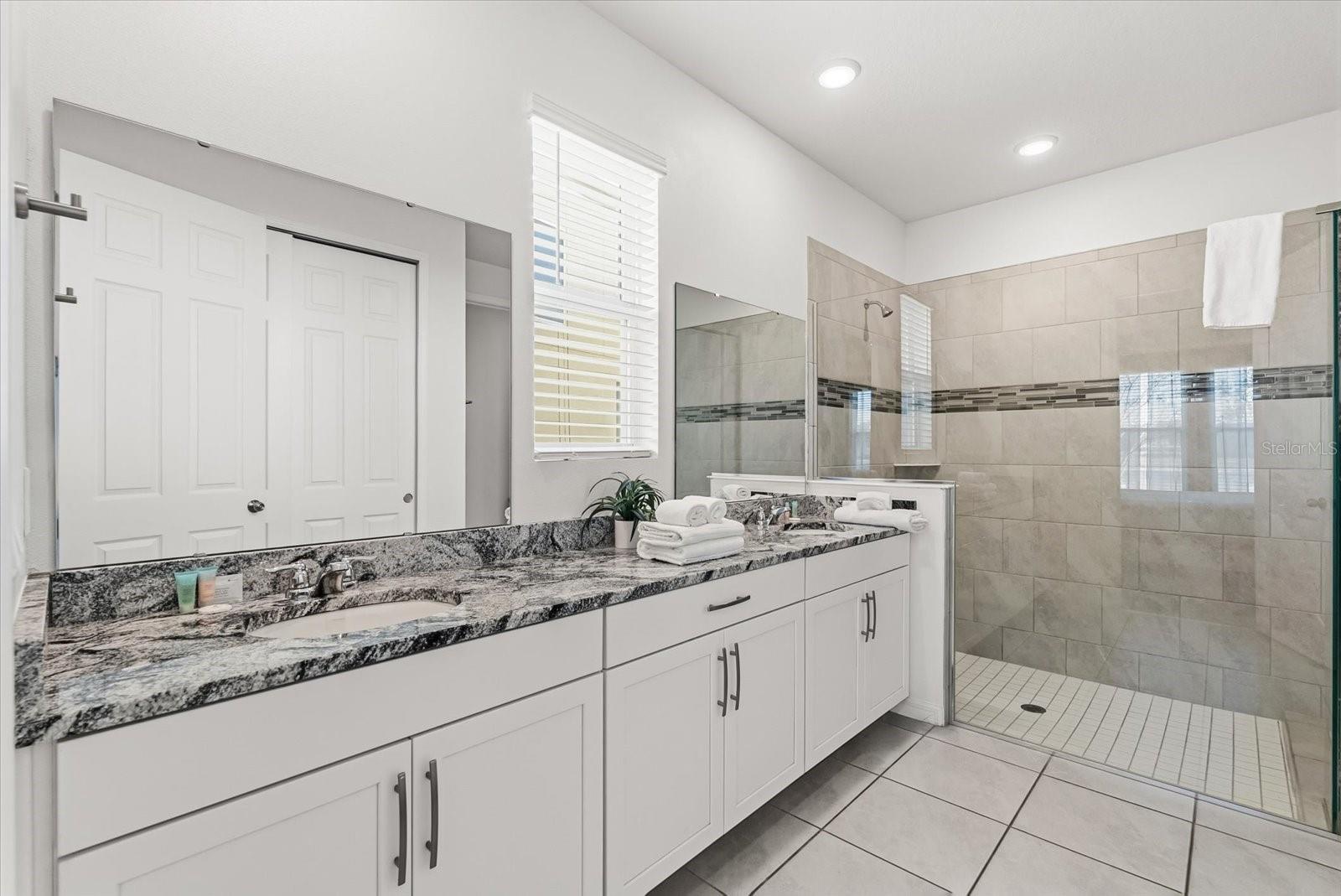 Listing photo id 9 for 2009 Tropical Palms Circle