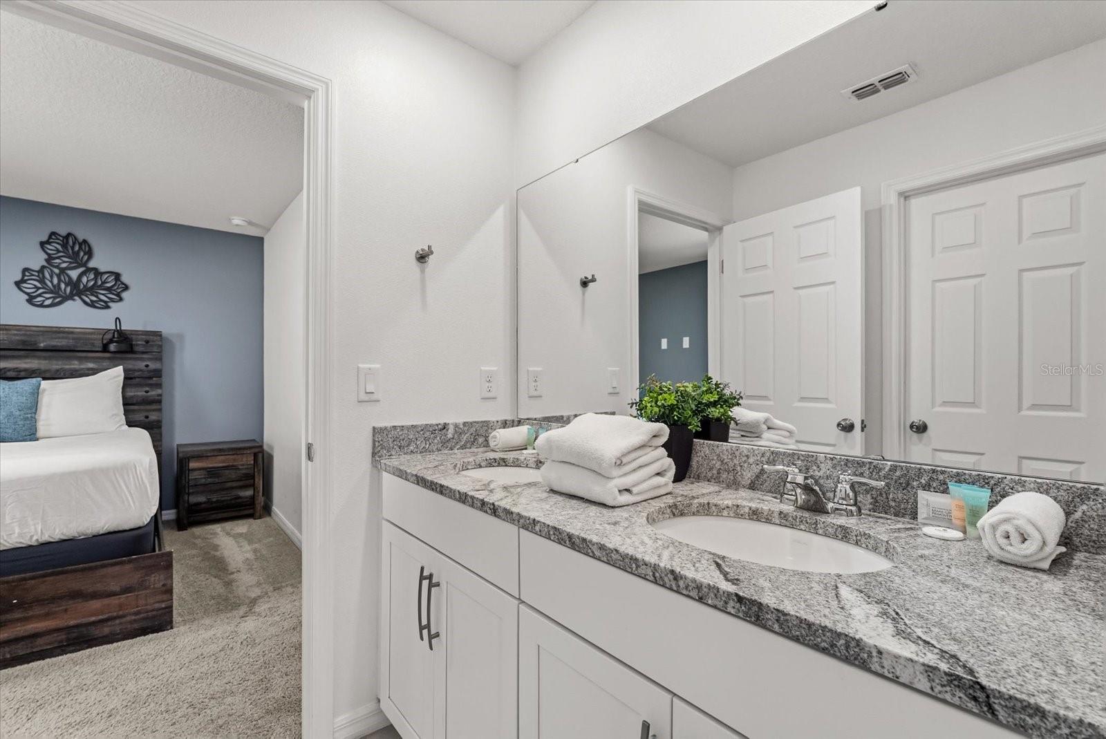 Listing photo id 12 for 2009 Tropical Palms Circle