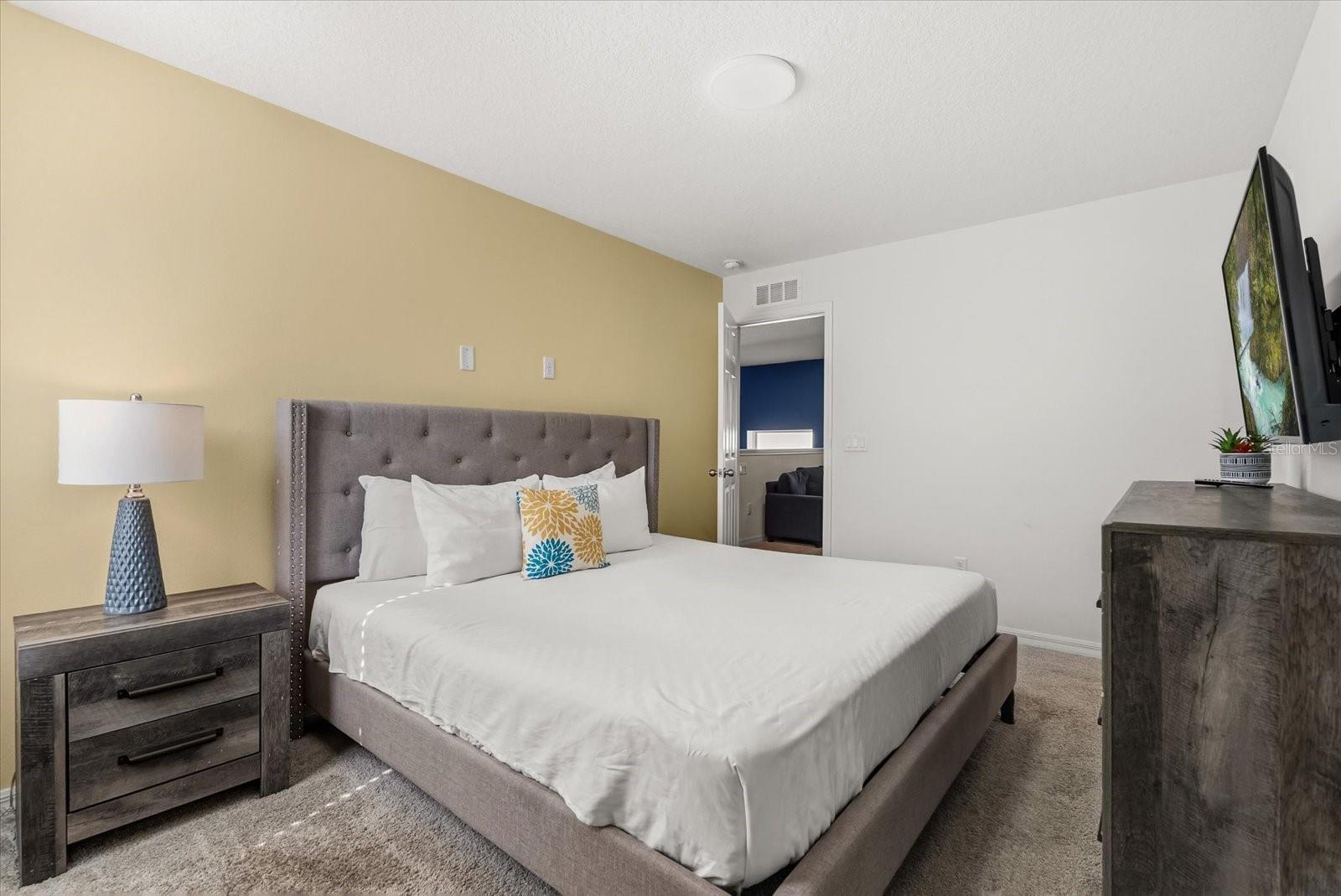 Listing photo id 14 for 2009 Tropical Palms Circle