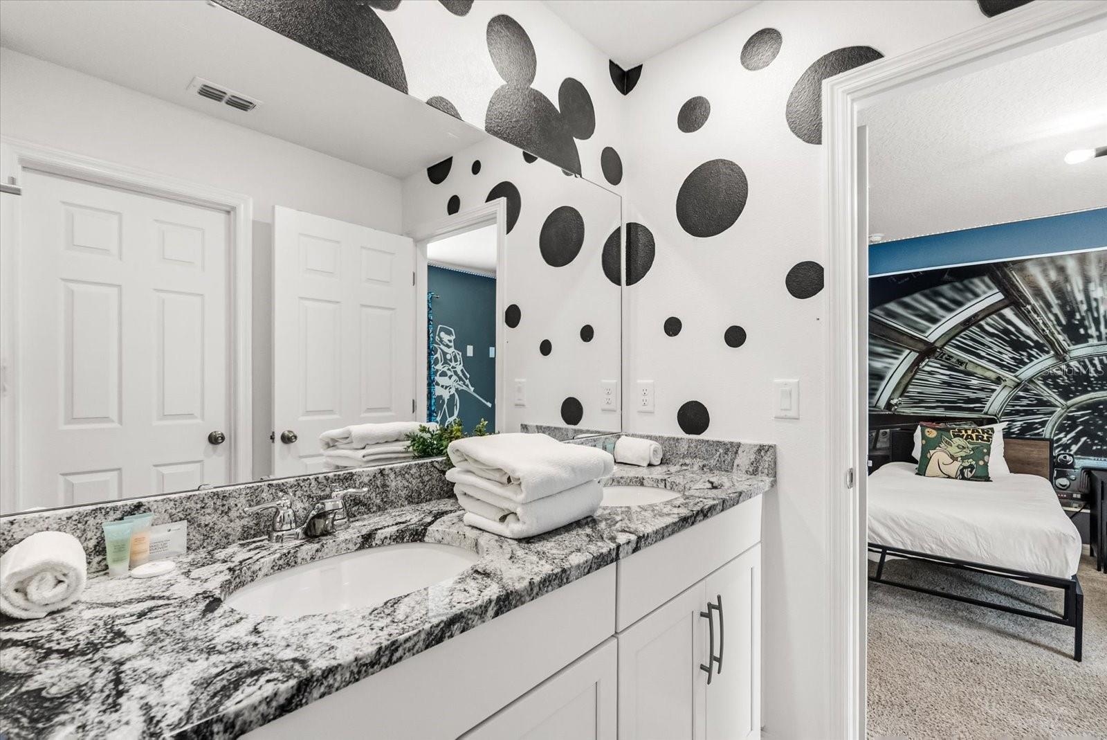 Listing photo id 18 for 2009 Tropical Palms Circle