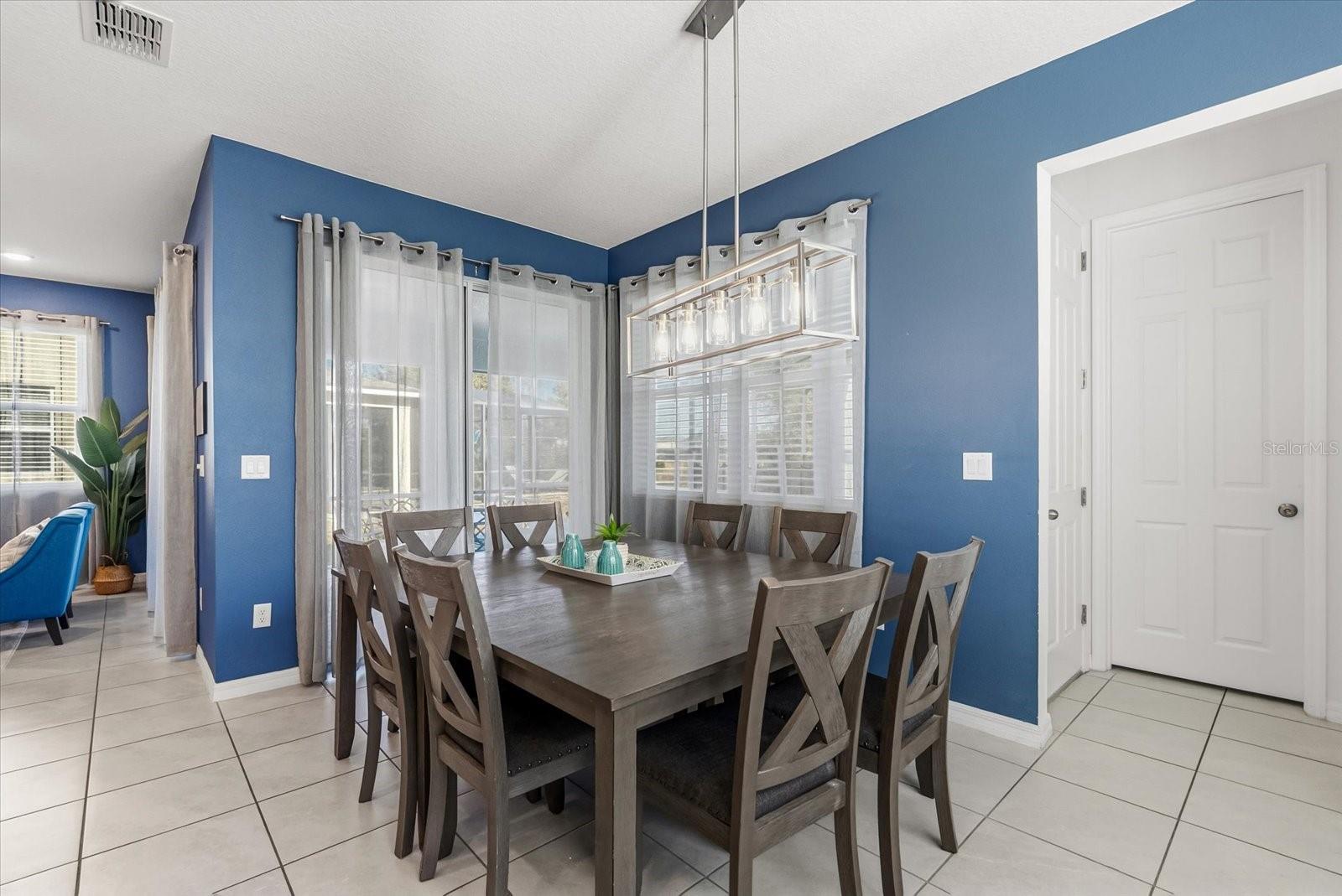 Listing photo id 1 for 2009 Tropical Palms Circle