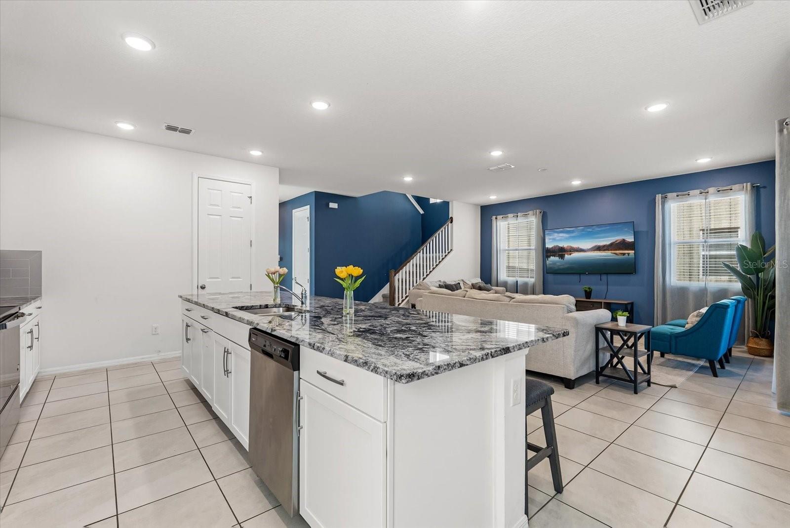 Listing photo id 4 for 2009 Tropical Palms Circle