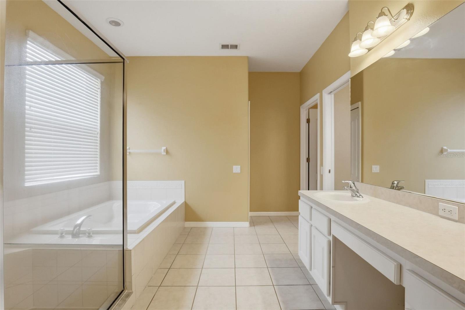 Image 33 of 41 For 14237 Beauly Circle