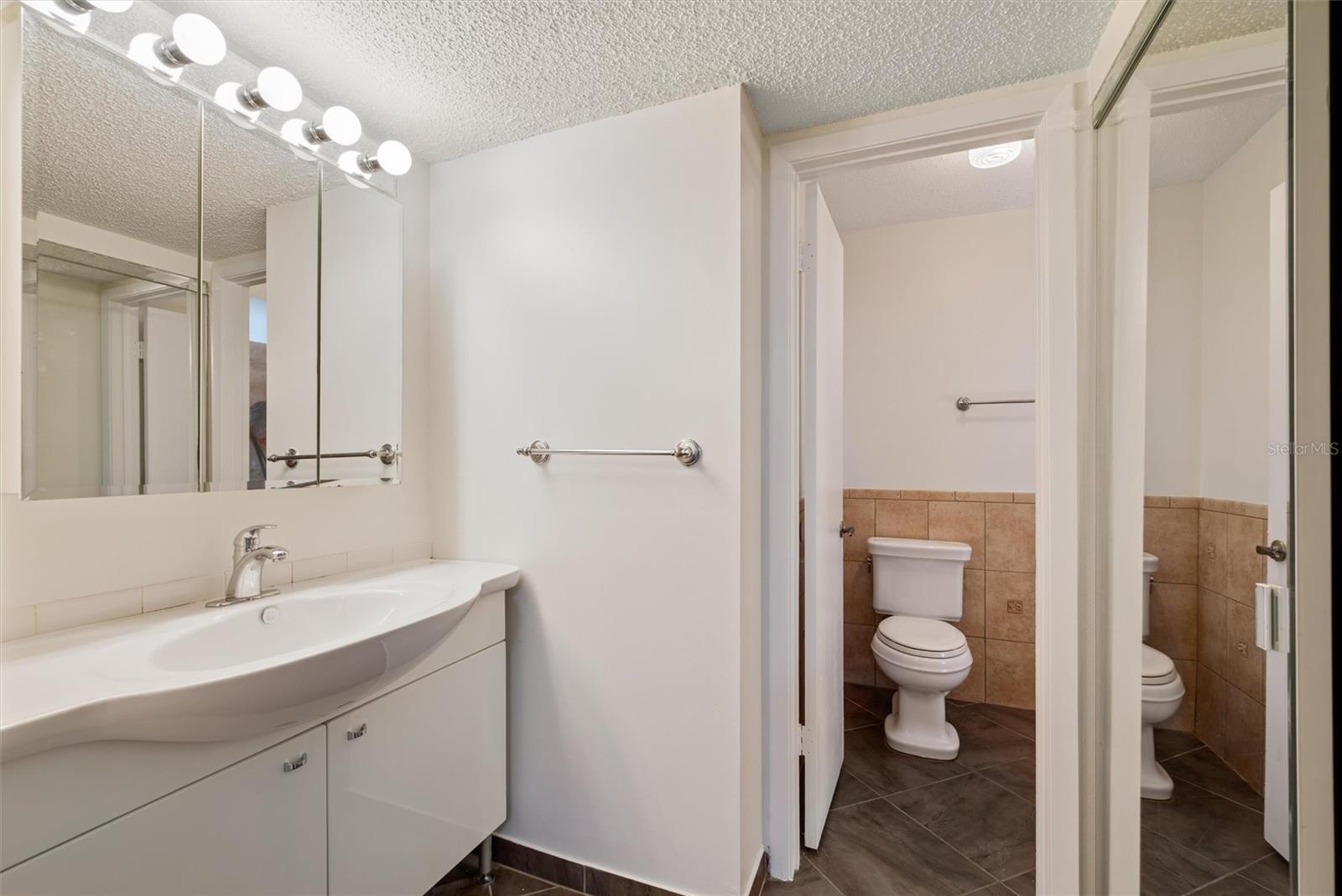 Image 16 of 51 For 3002 Clubview Drive