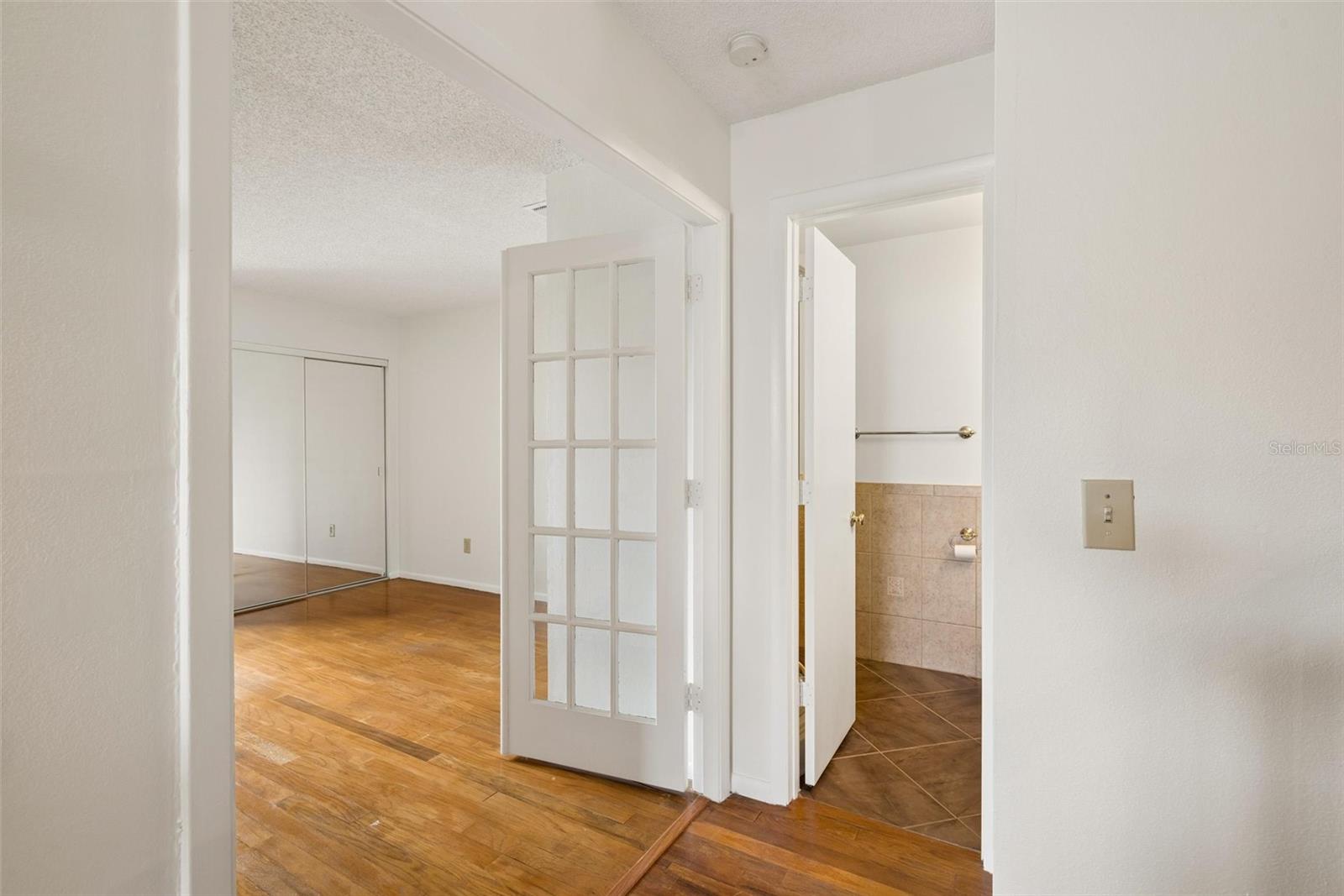 Image 23 of 51 For 3002 Clubview Drive