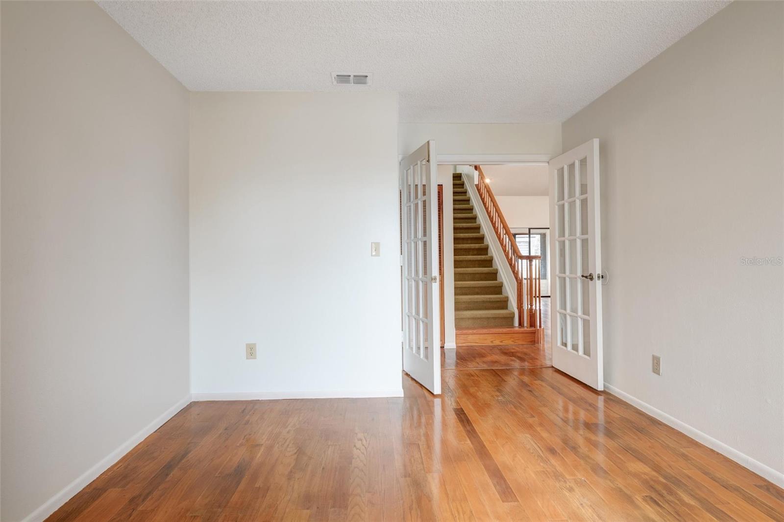 Image 27 of 51 For 3002 Clubview Drive