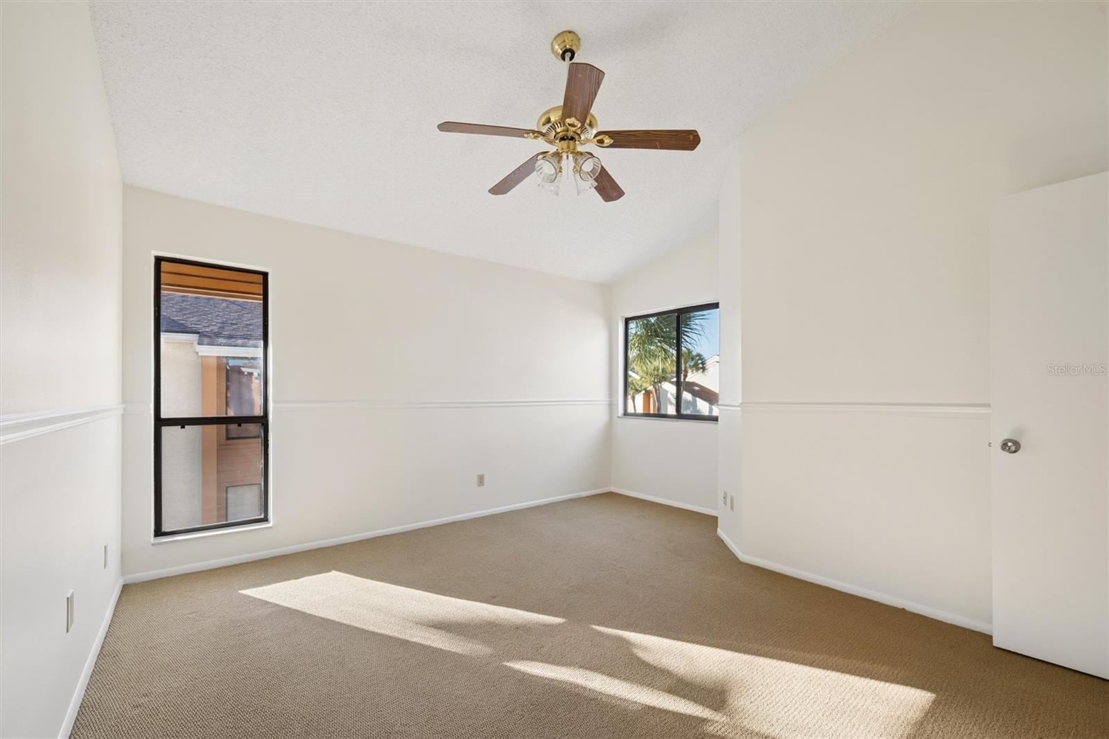 Image 28 of 51 For 3002 Clubview Drive