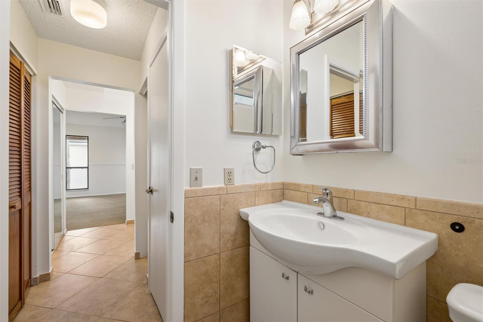 Image 33 of 51 For 3002 Clubview Drive