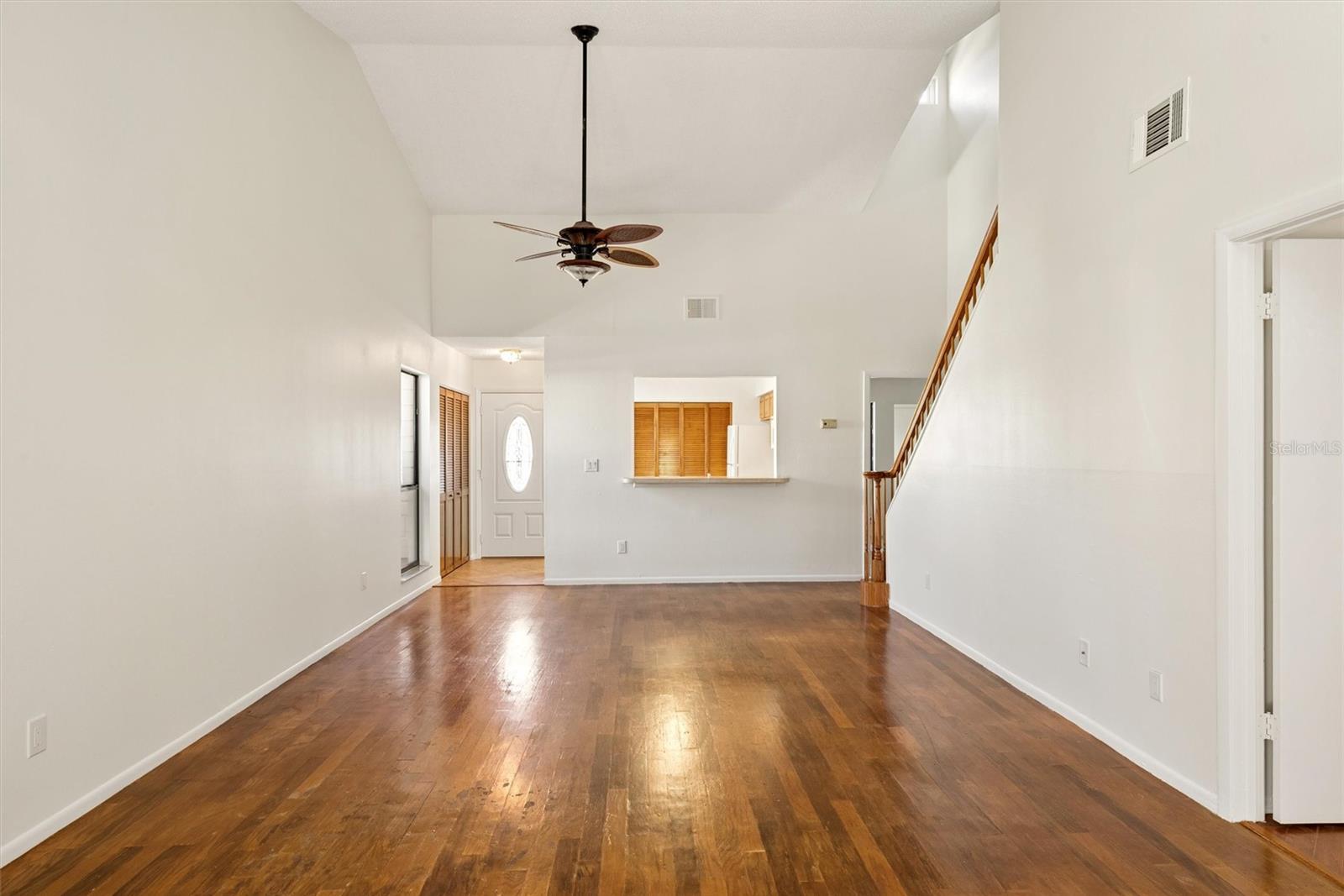 Image 4 of 51 For 3002 Clubview Drive