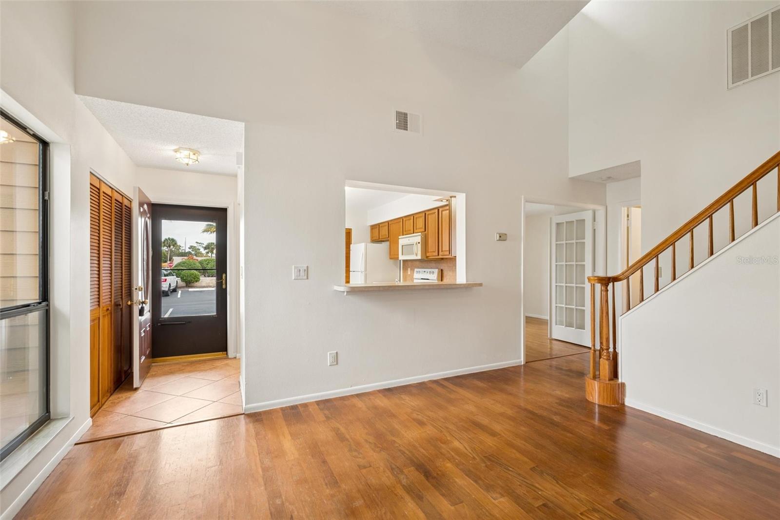 Image 6 of 51 For 3002 Clubview Drive