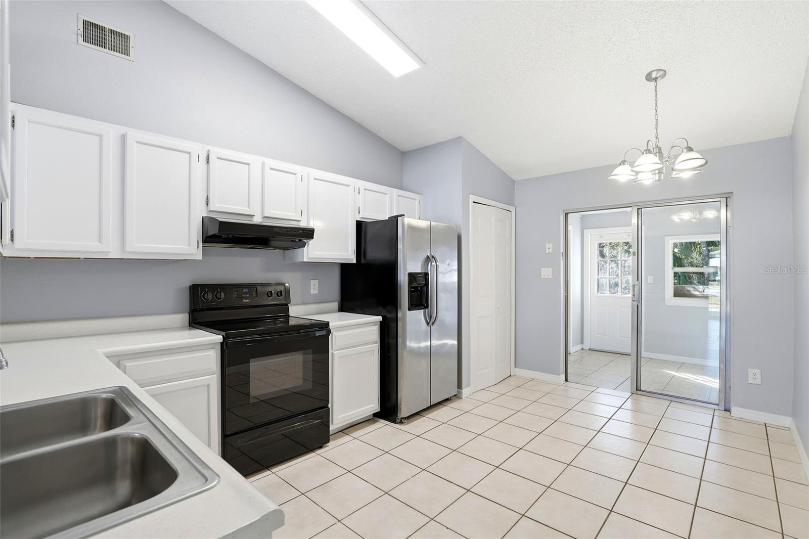 Image 11 of 33 For 1972 Bonneville Drive