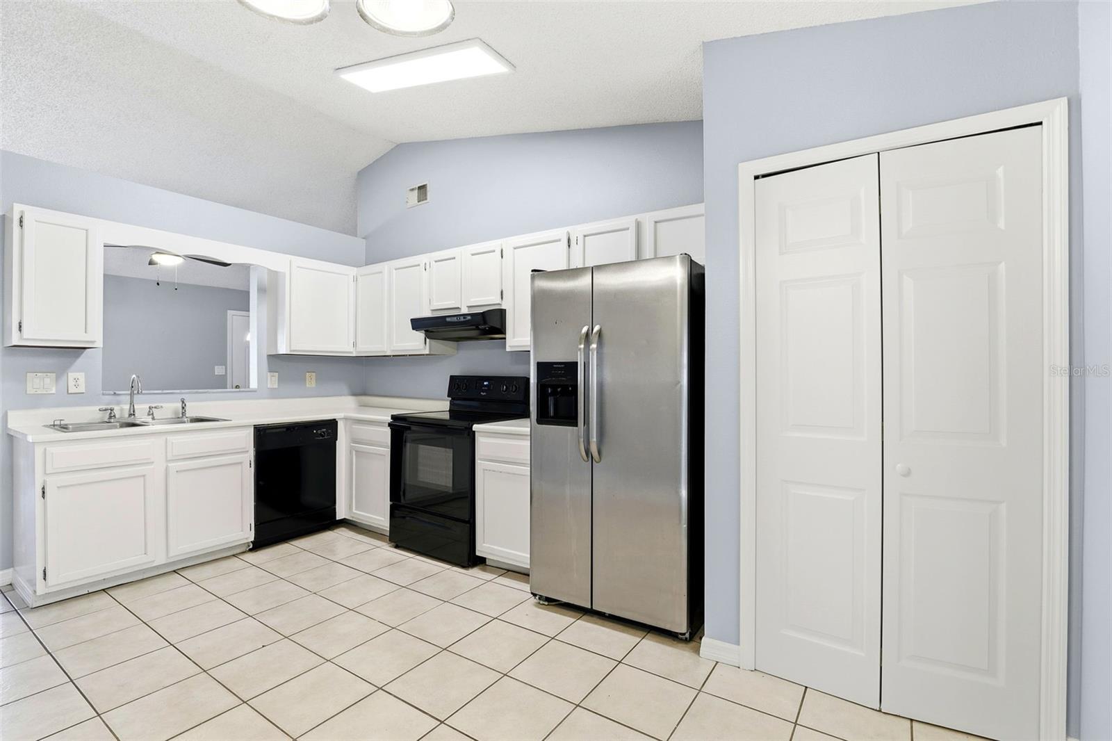 Image 13 of 33 For 1972 Bonneville Drive