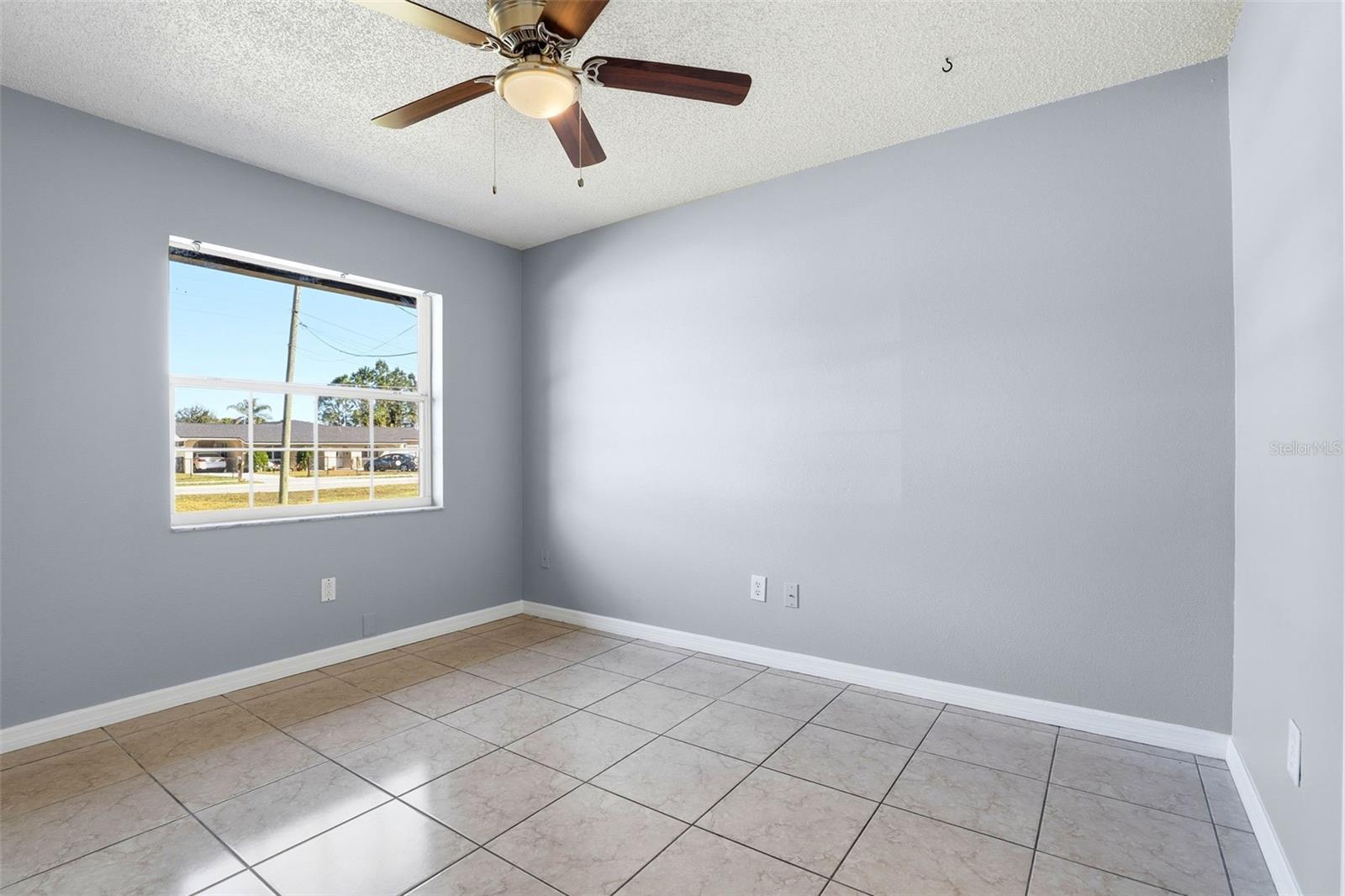 Image 19 of 33 For 1972 Bonneville Drive