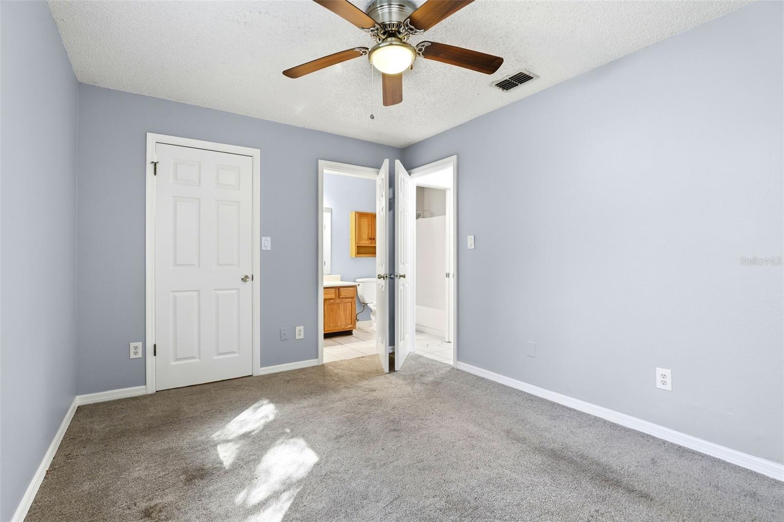 Image 23 of 33 For 1972 Bonneville Drive