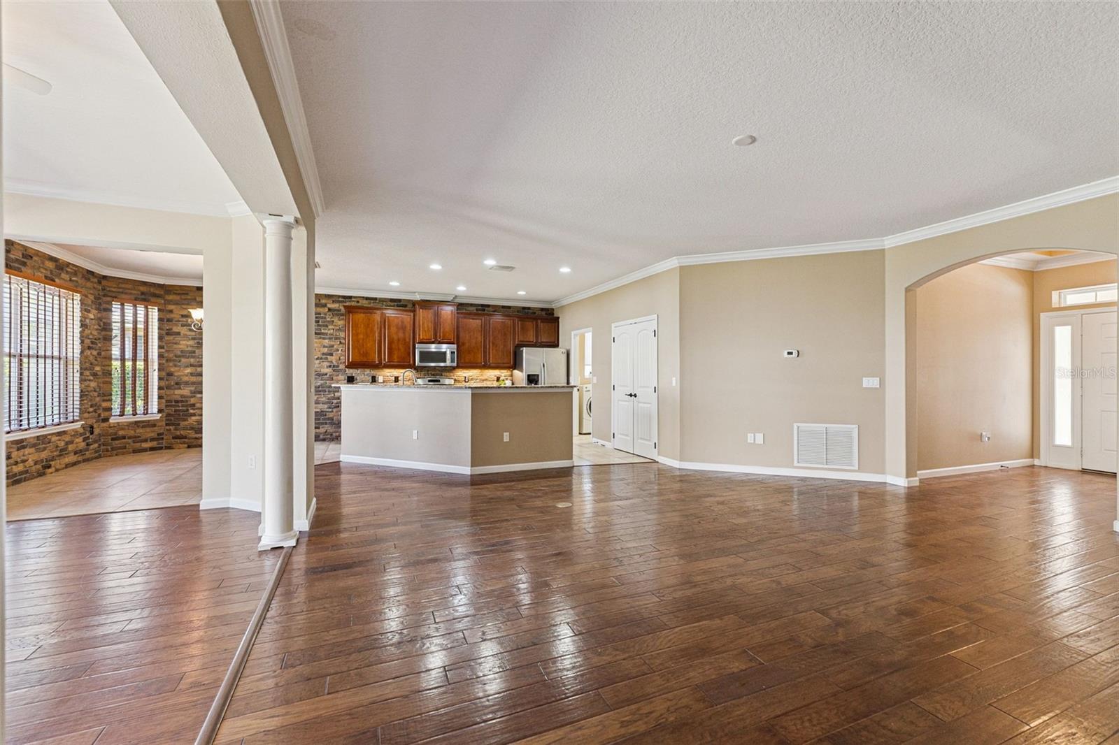 Image 13 of 56 For 1627 Victoria Gardens Drive