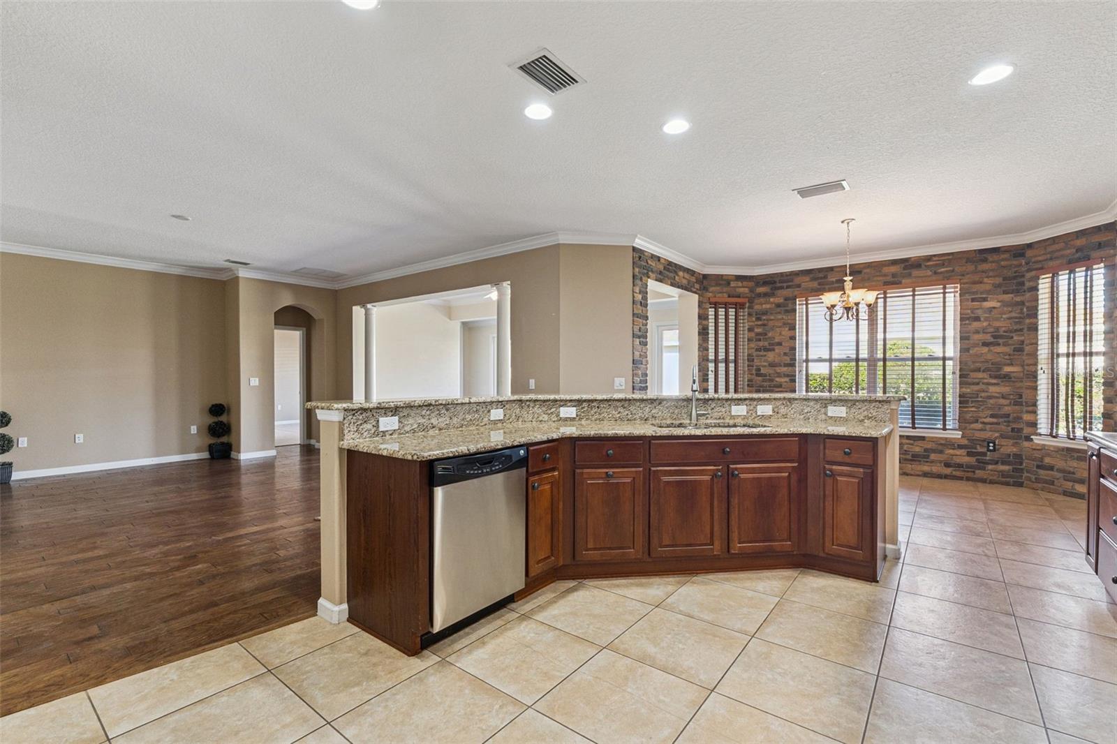 Image 14 of 56 For 1627 Victoria Gardens Drive