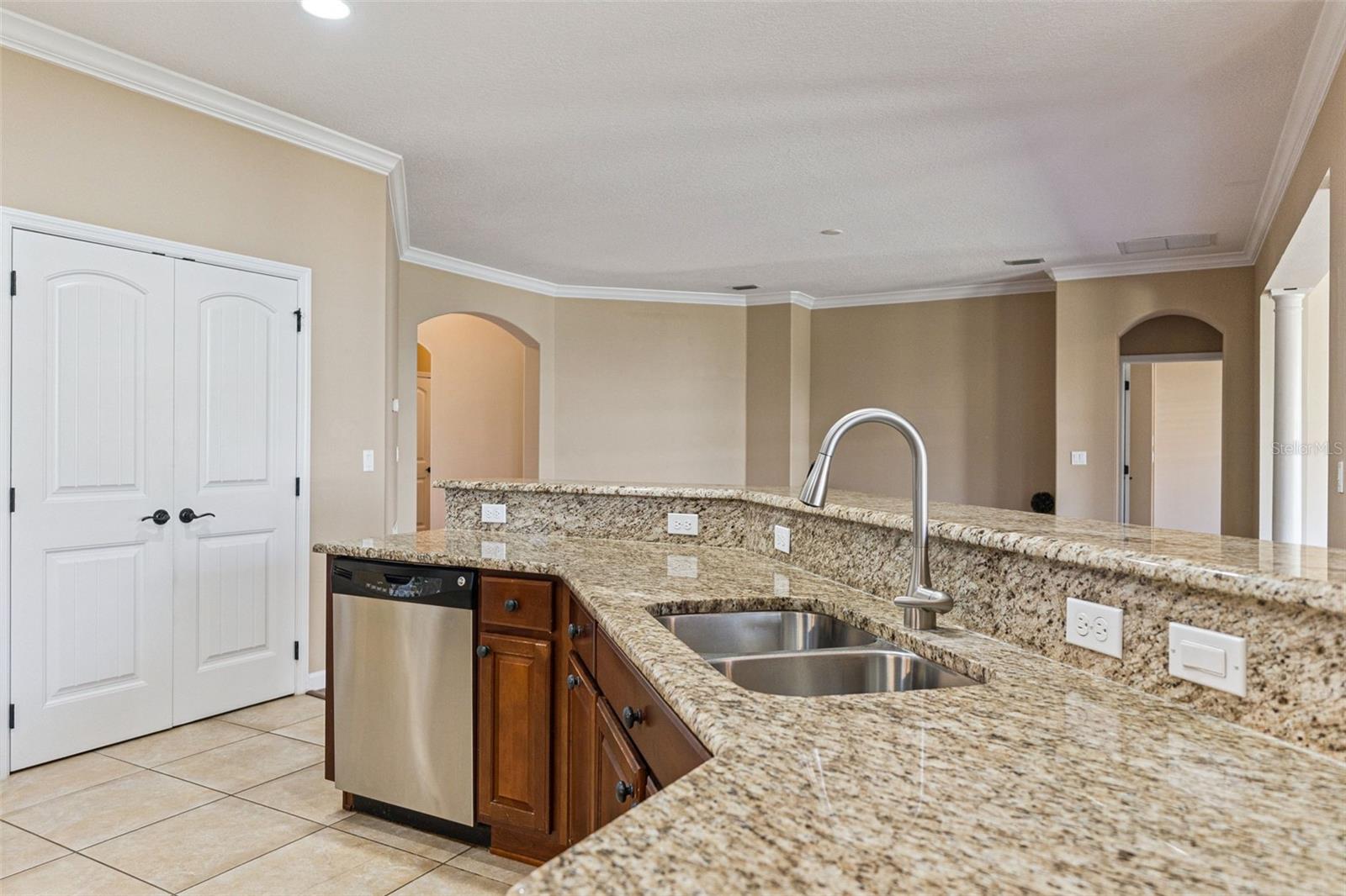 Image 18 of 56 For 1627 Victoria Gardens Drive