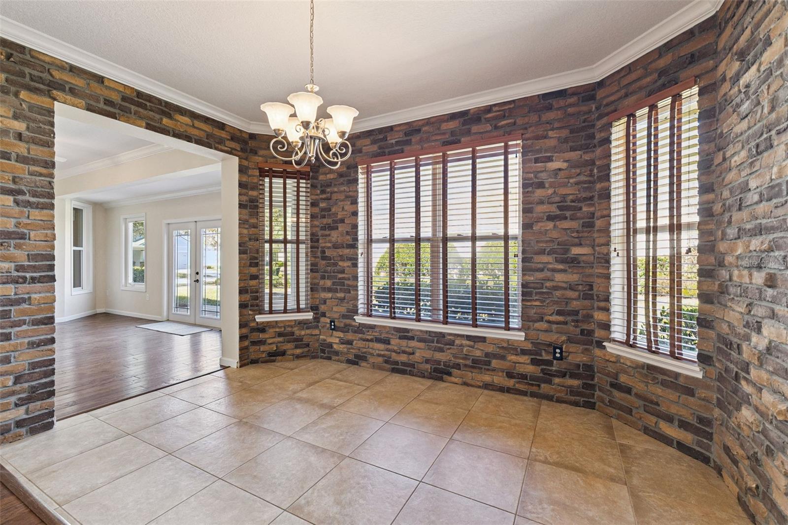 Image 19 of 56 For 1627 Victoria Gardens Drive