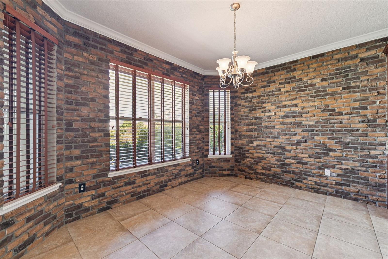 Image 20 of 56 For 1627 Victoria Gardens Drive