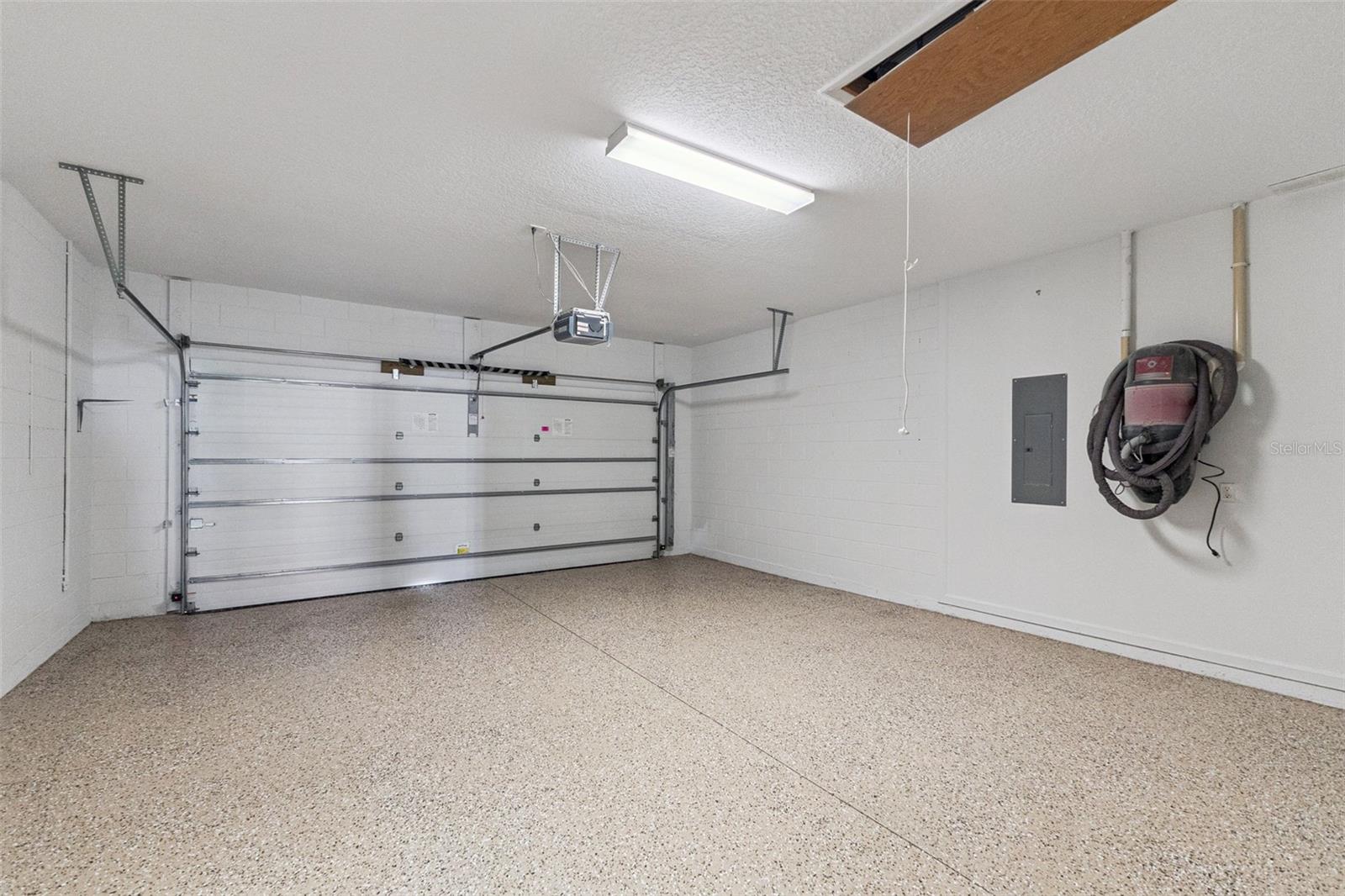 Image 39 of 56 For 1627 Victoria Gardens Drive