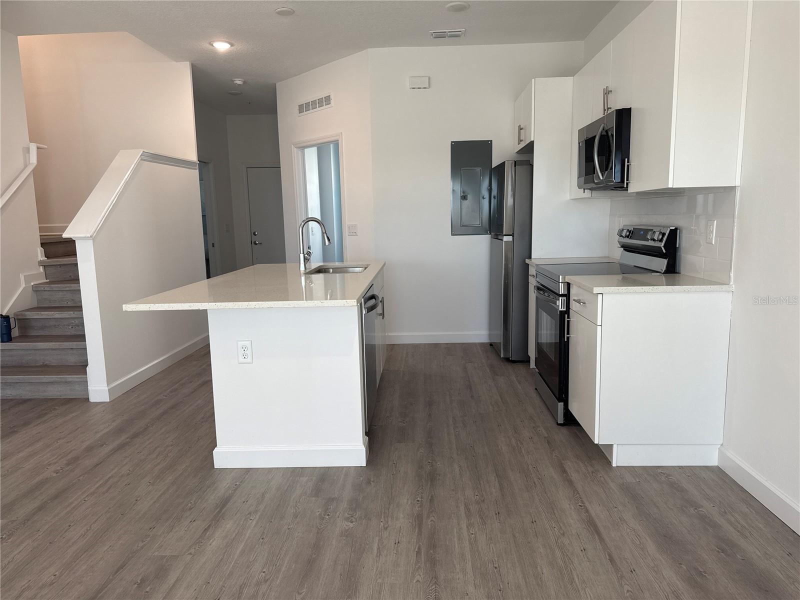 Image 7 of 33 For 420 Famagusta Drive