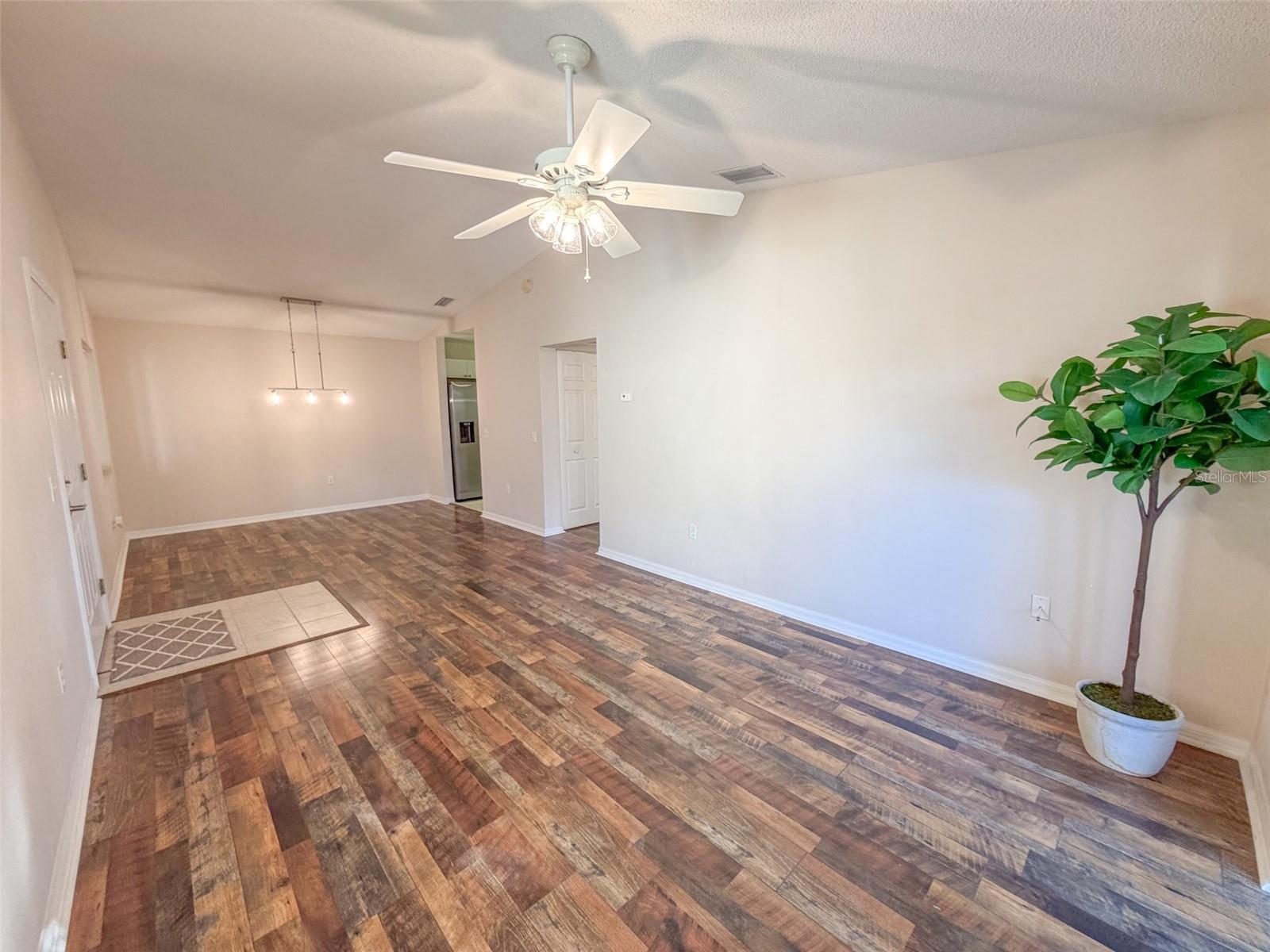 Image 4 of 31 For 2085 Isle Royale Court Se 284