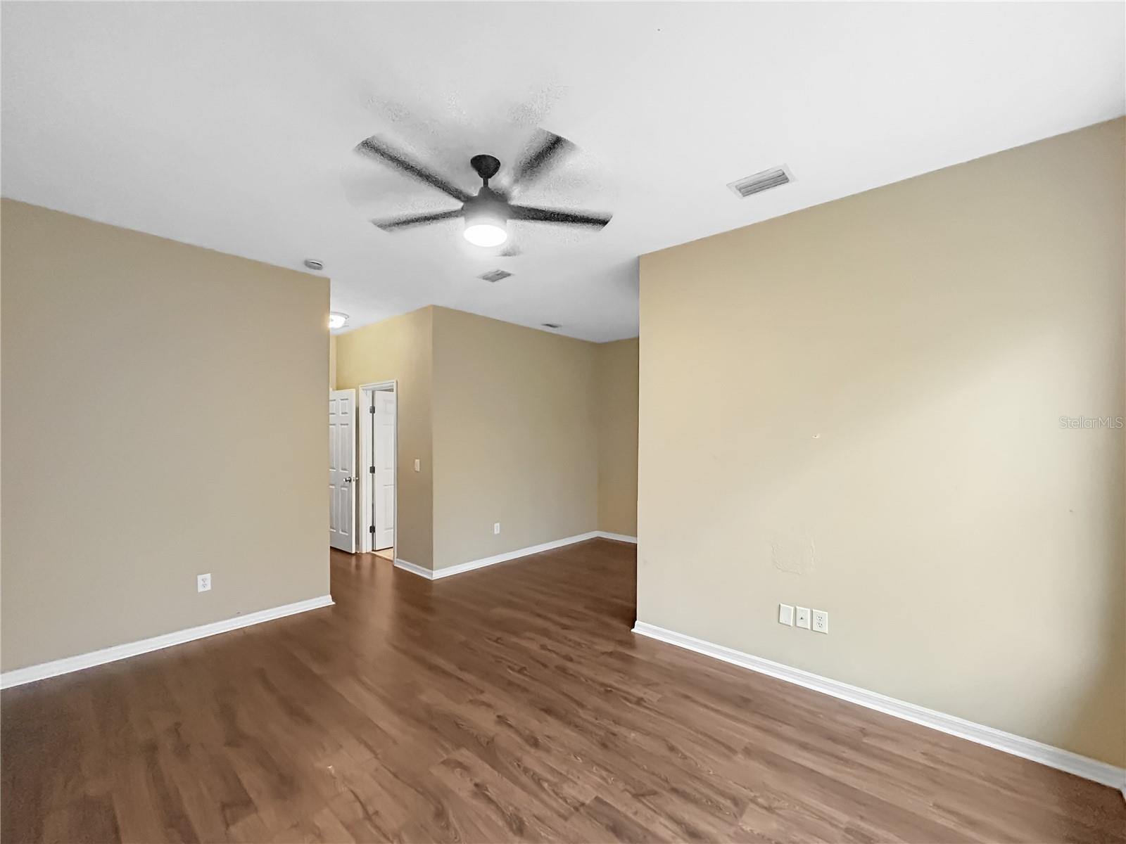 Image 14 of 33 For 2210 Park Crescent Drive