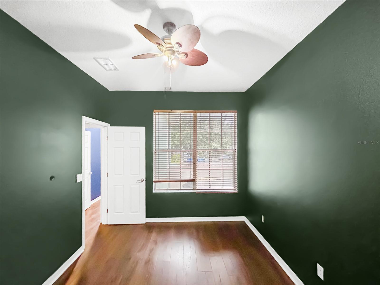 Image 23 of 33 For 2210 Park Crescent Drive