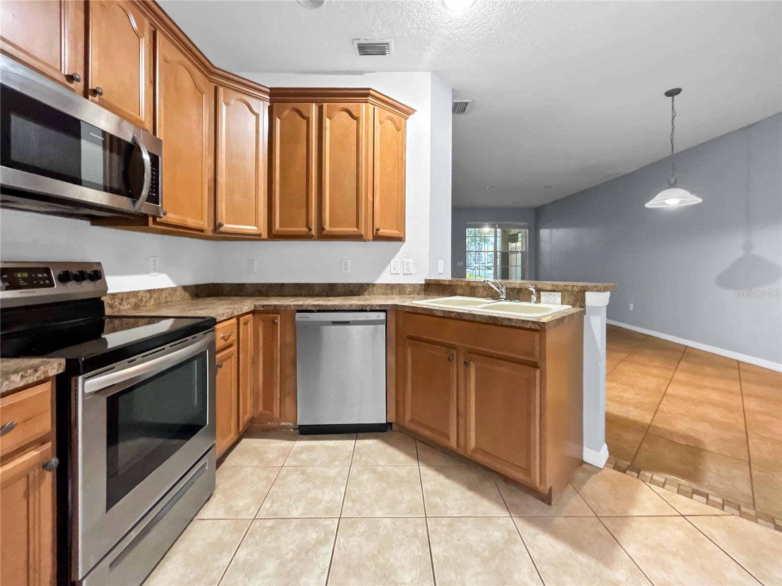 Image 5 of 33 For 2210 Park Crescent Drive