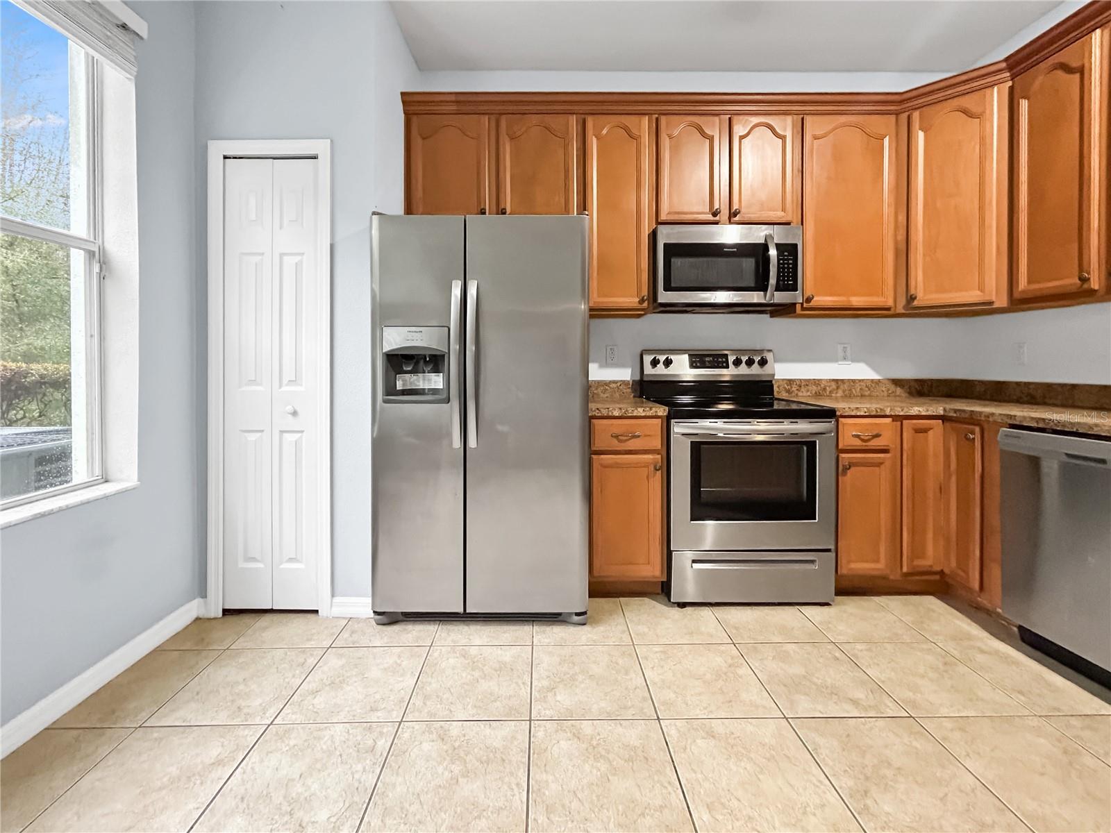 Image 6 of 33 For 2210 Park Crescent Drive