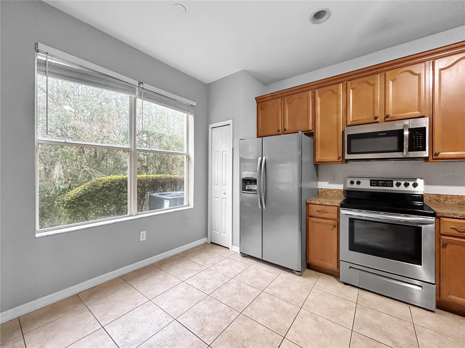 Image 7 of 33 For 2210 Park Crescent Drive