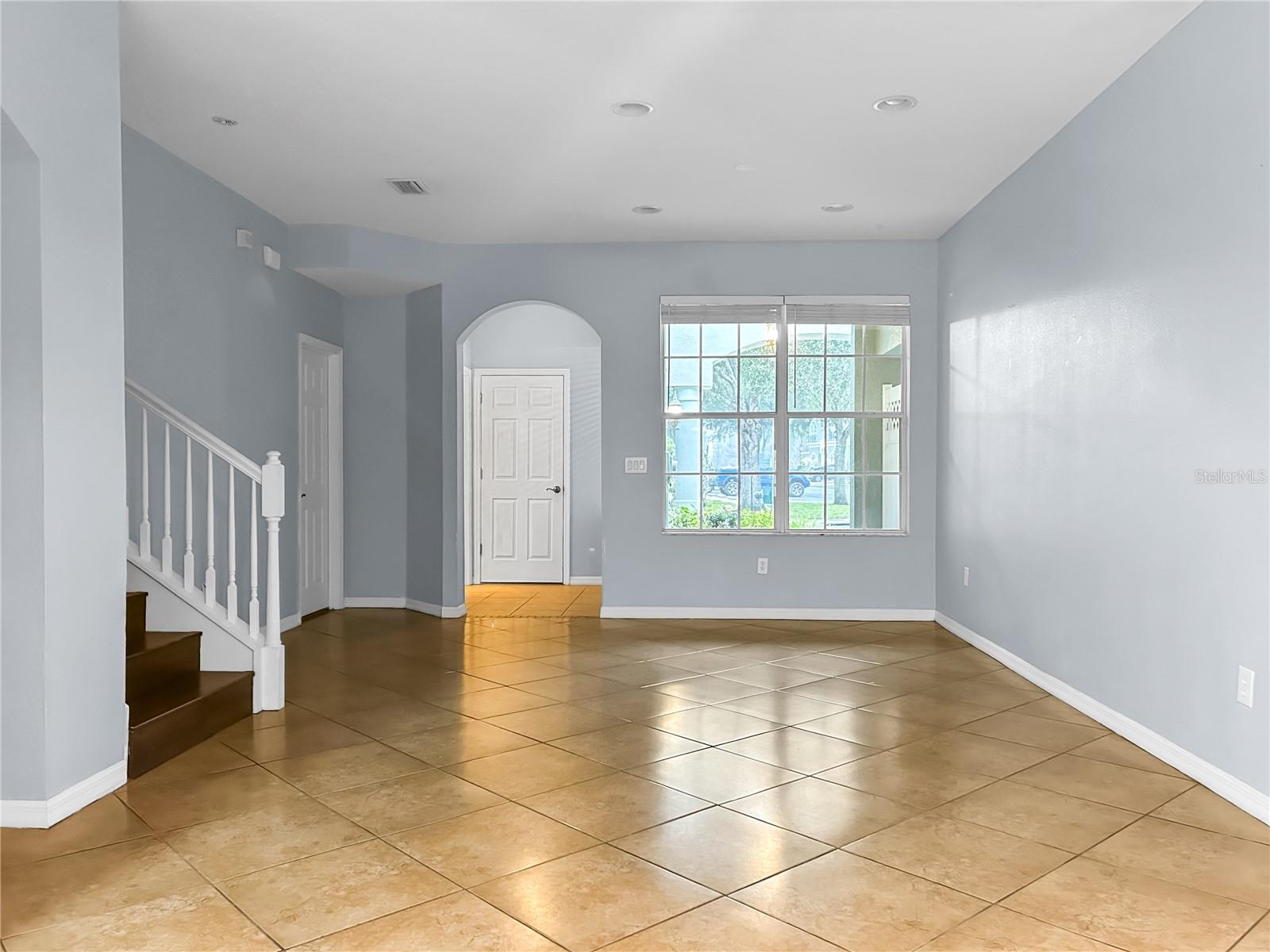 Image 9 of 33 For 2210 Park Crescent Drive