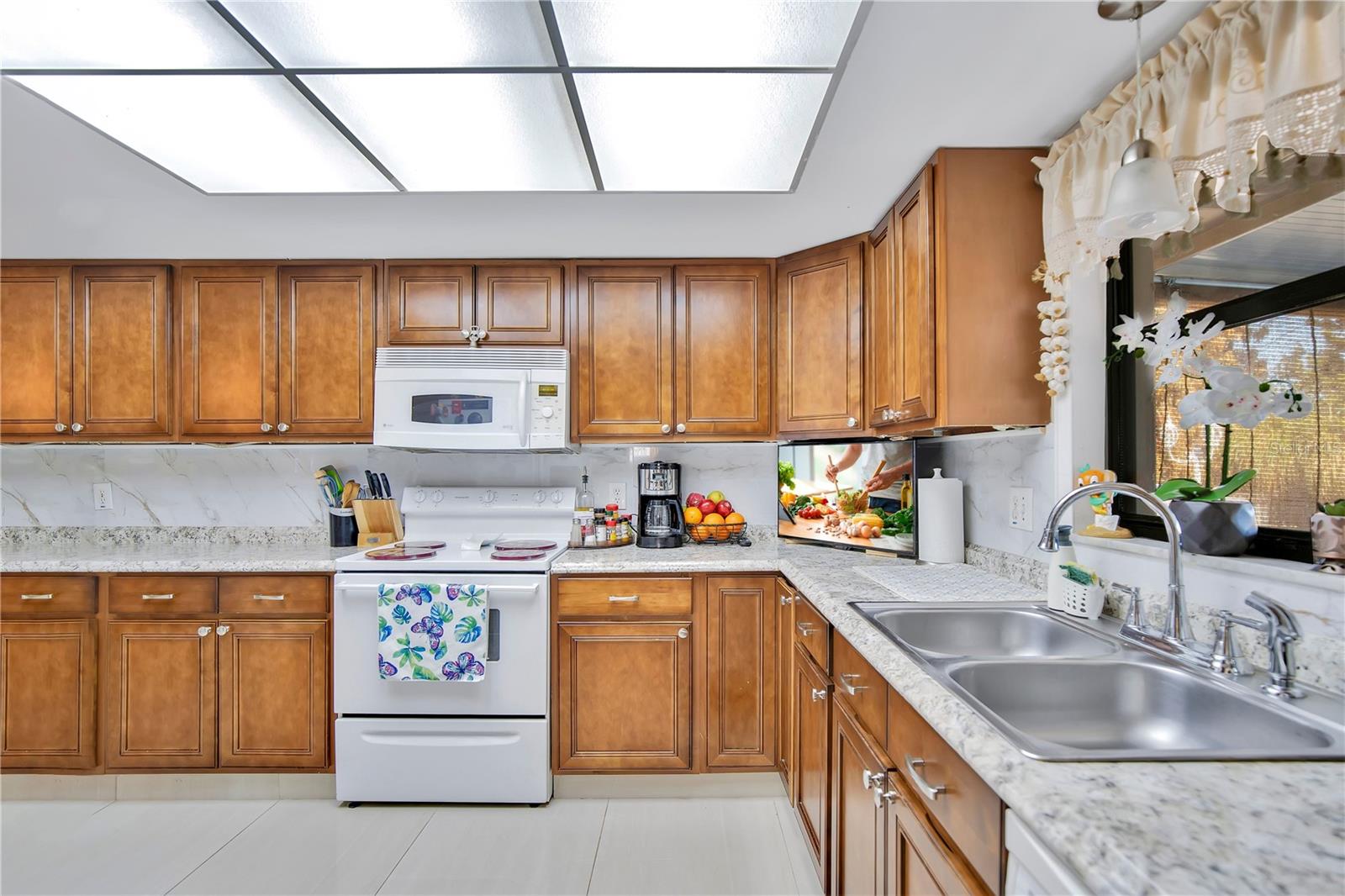 Image 12 of 34 For 6601 Carden Drive