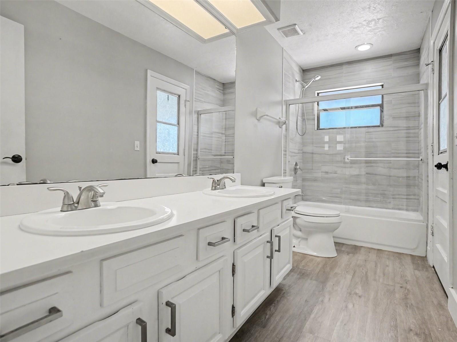 Image 27 of 33 For 8634 Whispering Willow Court