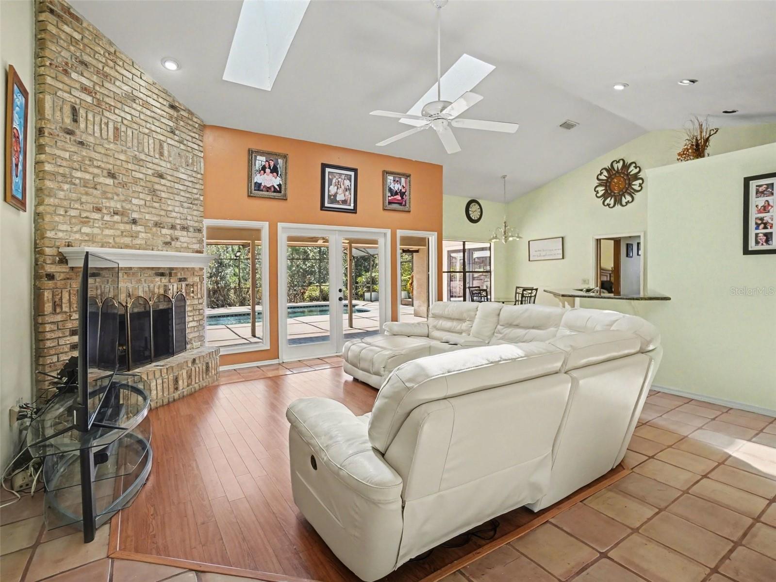 Image 4 of 33 For 8634 Whispering Willow Court