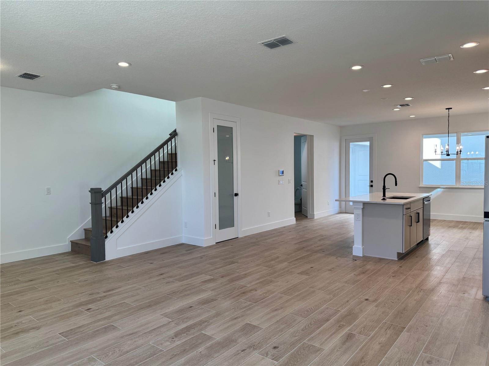 Image 10 of 34 For 1833 Crowncrest Drive