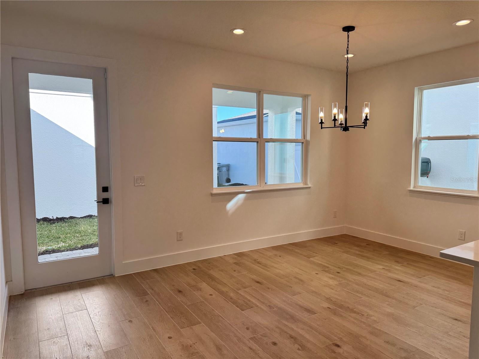 Image 13 of 34 For 1833 Crowncrest Drive