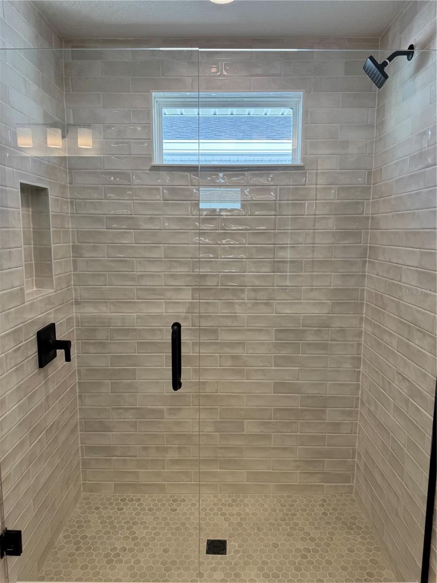 Image 21 of 34 For 1833 Crowncrest Drive