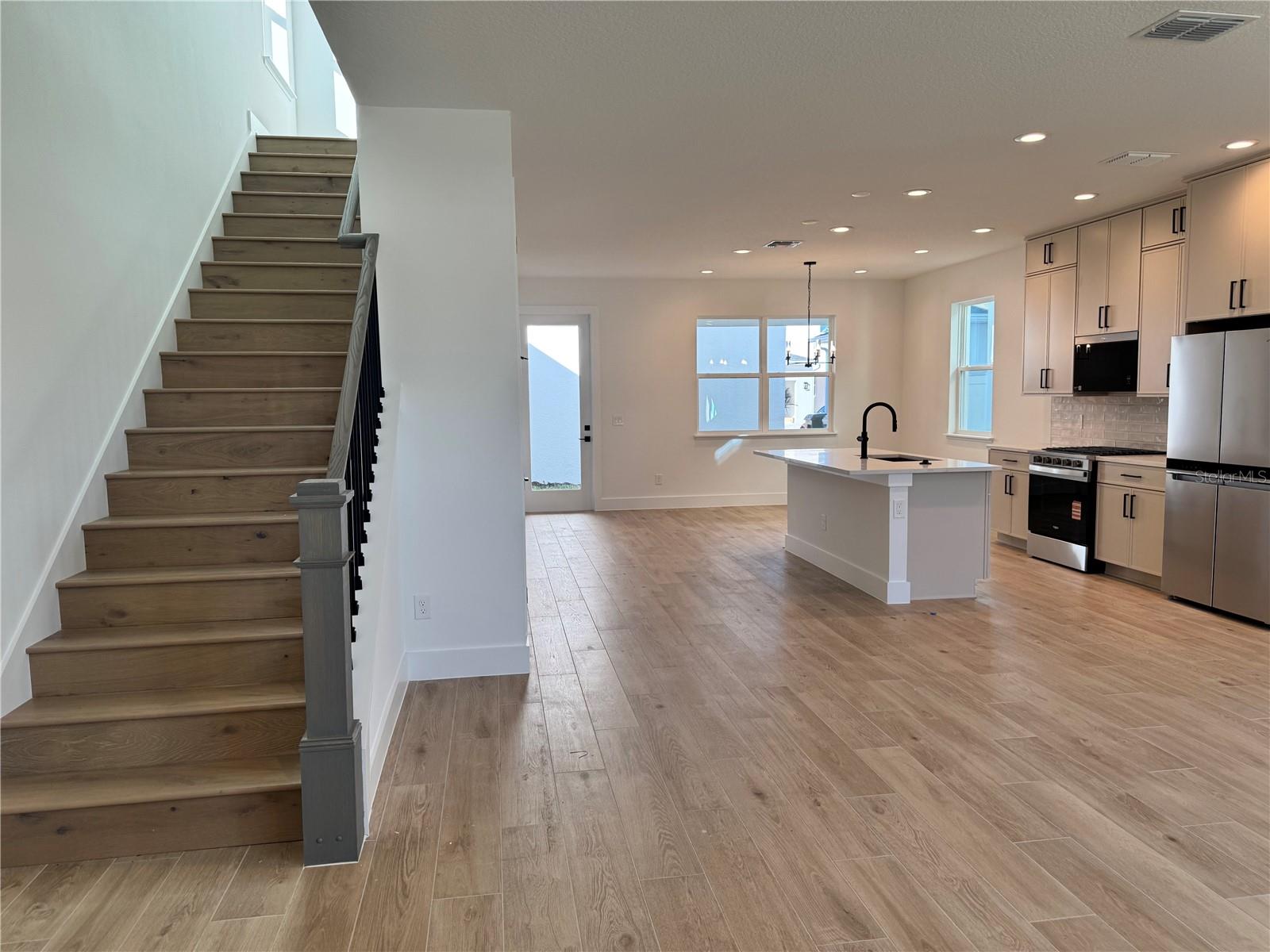 Image 5 of 34 For 1833 Crowncrest Drive