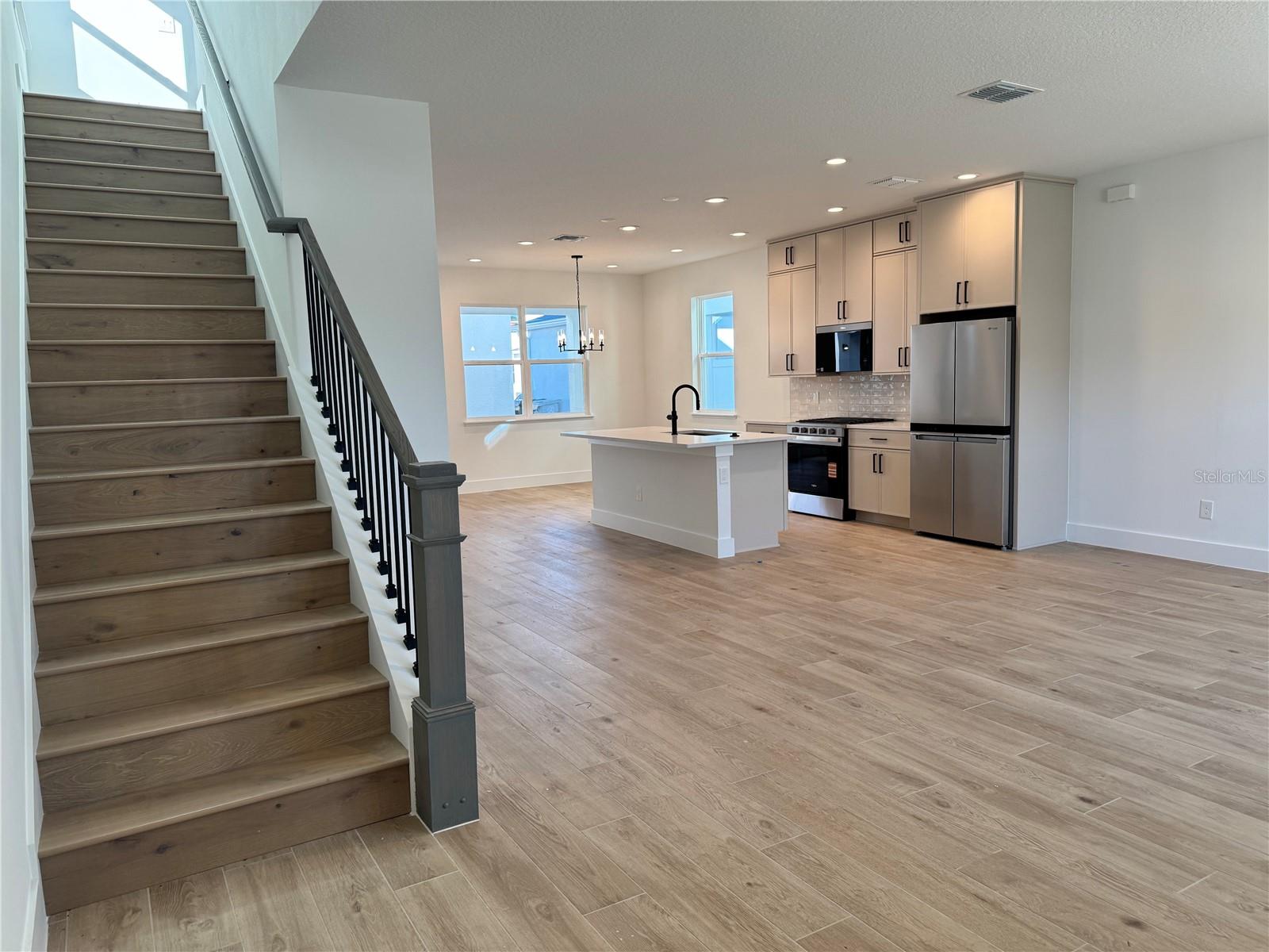 Image 6 of 34 For 1833 Crowncrest Drive