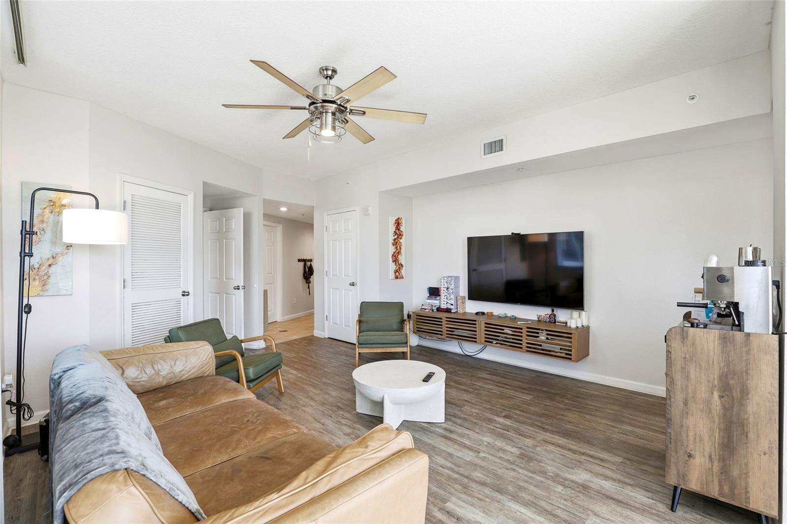 Image 11 of 27 For 322 Central Boulevard 1109