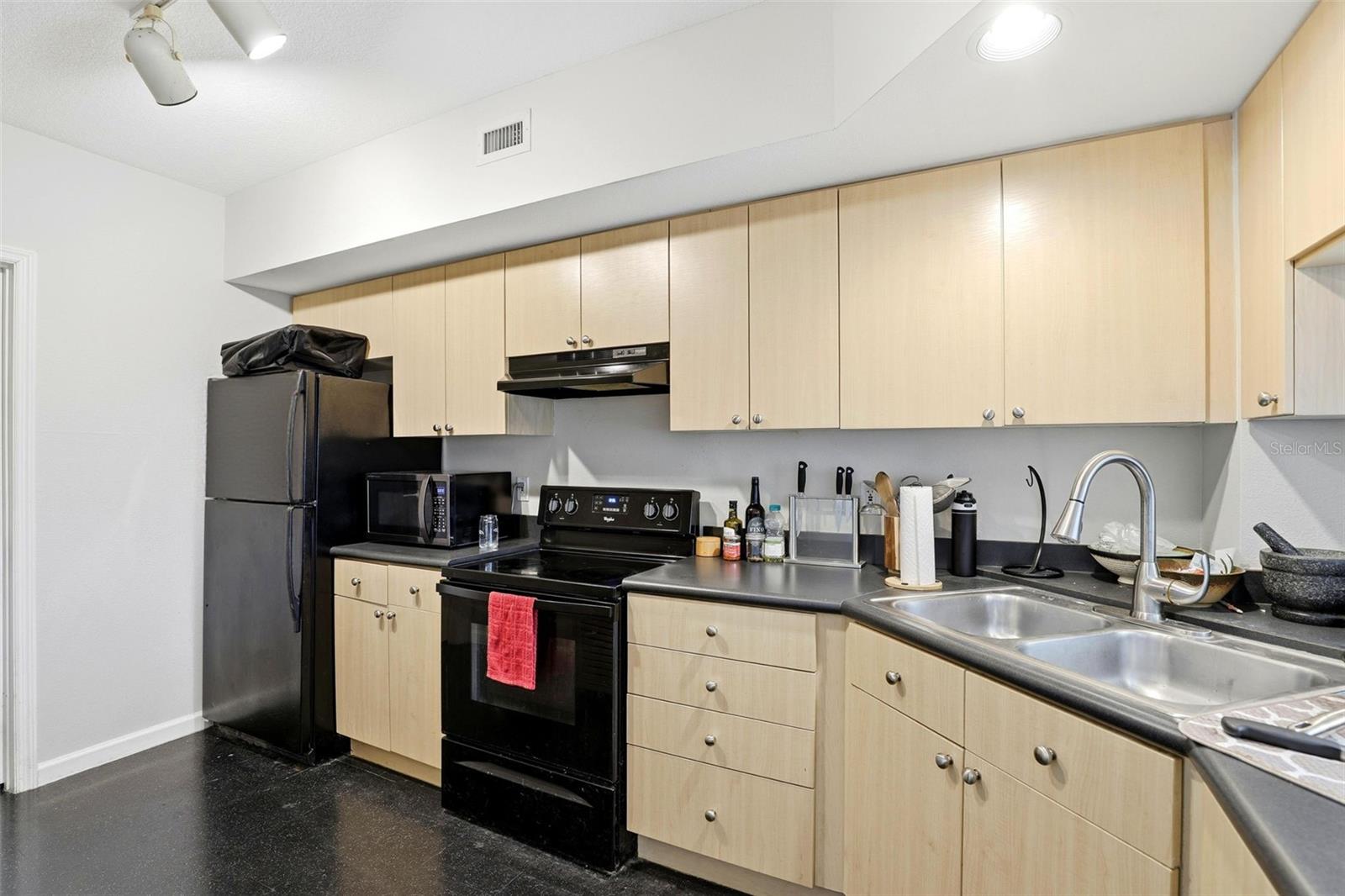 Image 15 of 27 For 322 Central Boulevard 1109