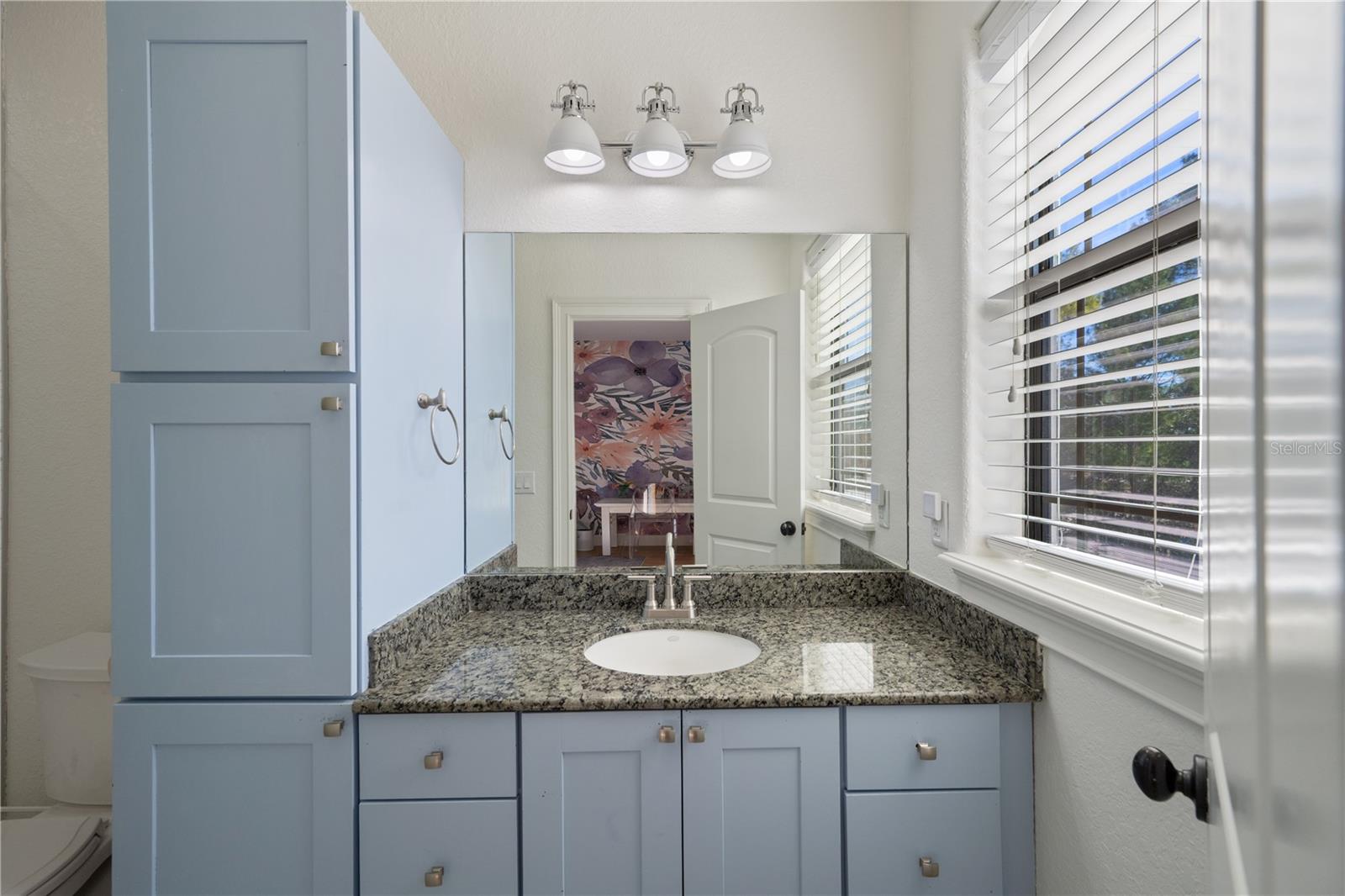 Image 28 of 54 For 5351 Carson Street