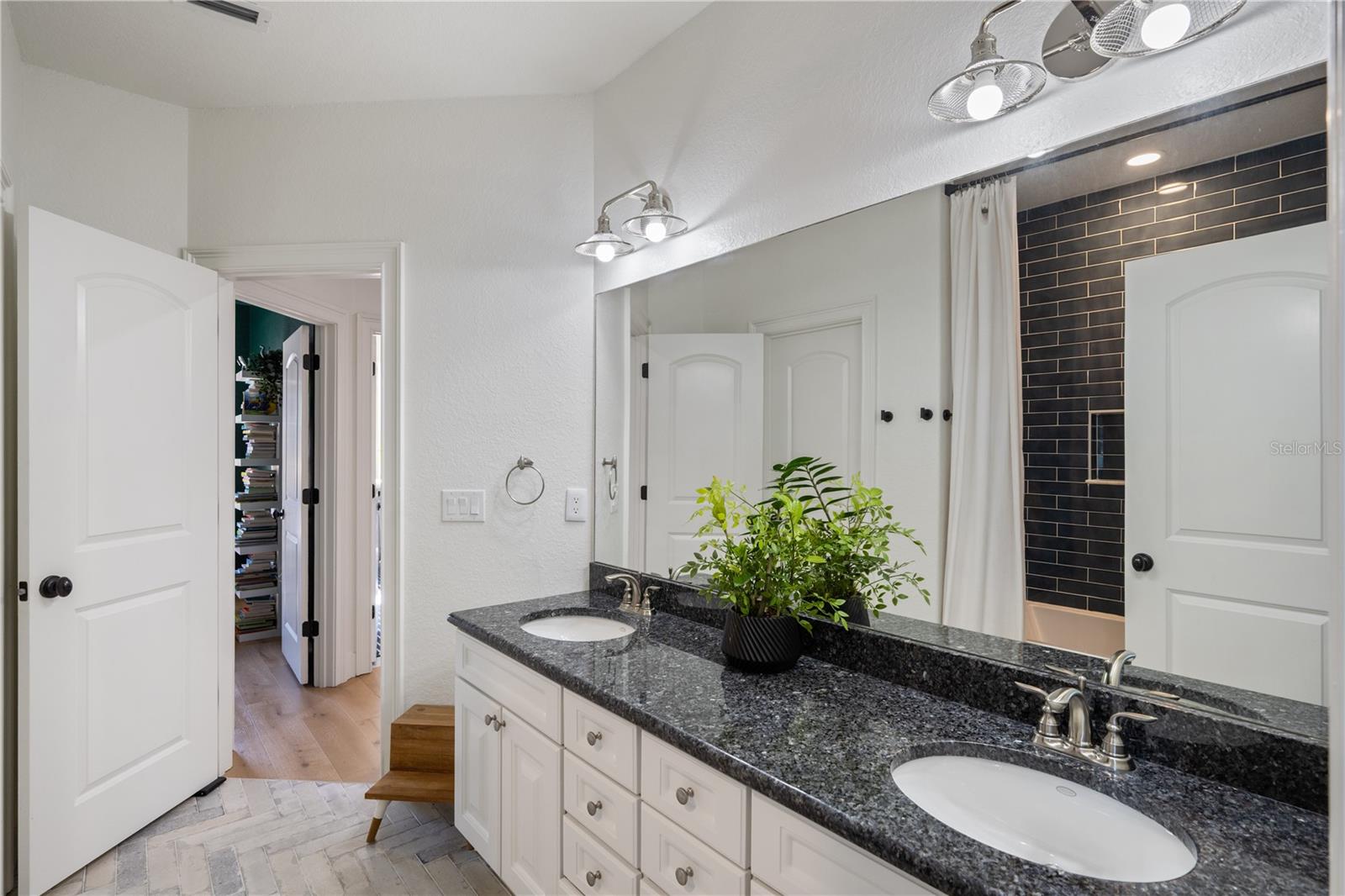 Image 30 of 54 For 5351 Carson Street