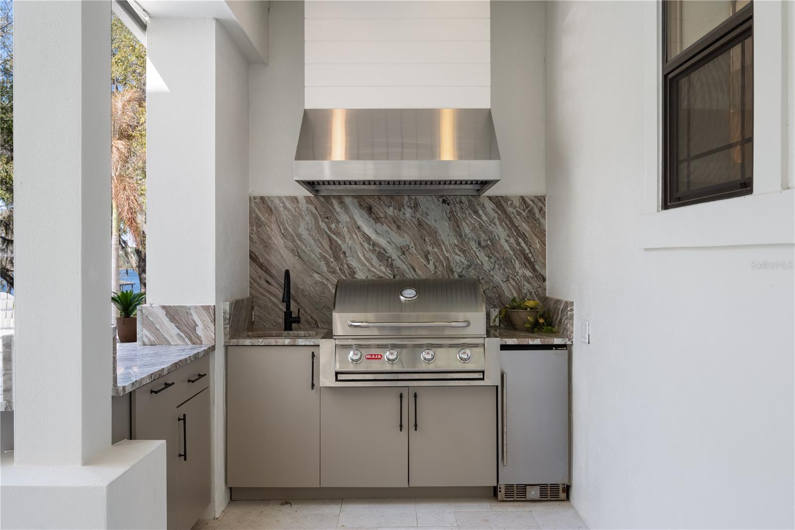 Image 36 of 54 For 5351 Carson Street