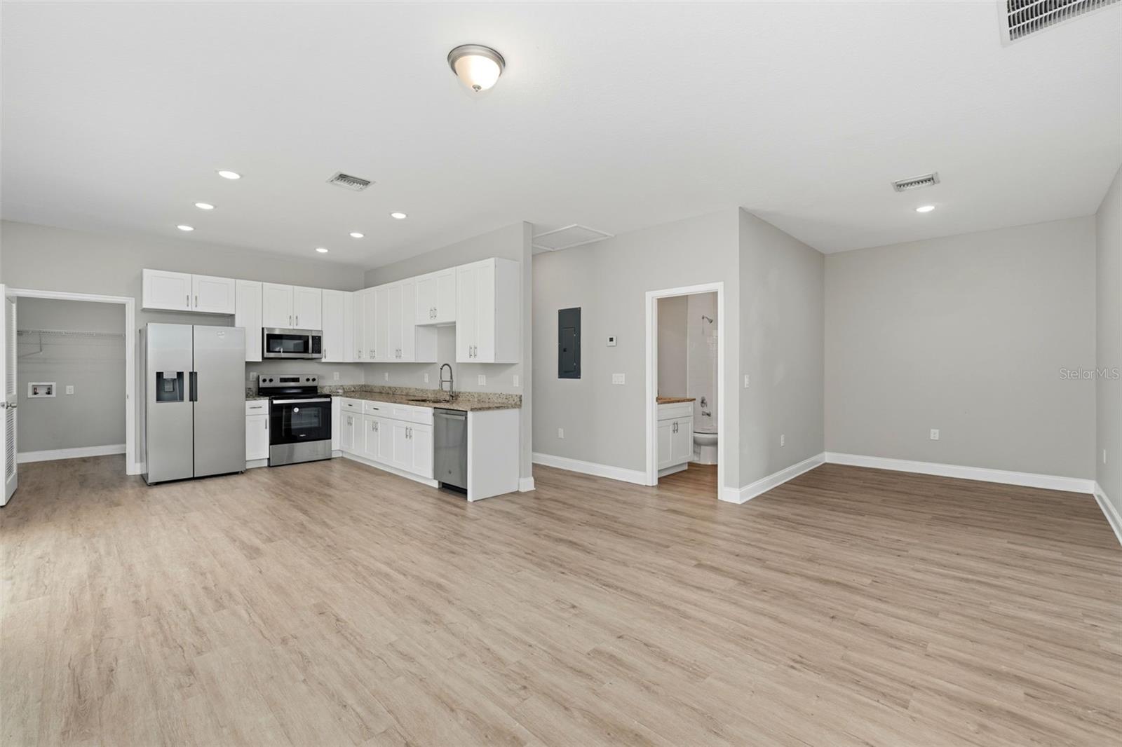 Image 22 of 24 For 314 Colonade Court A